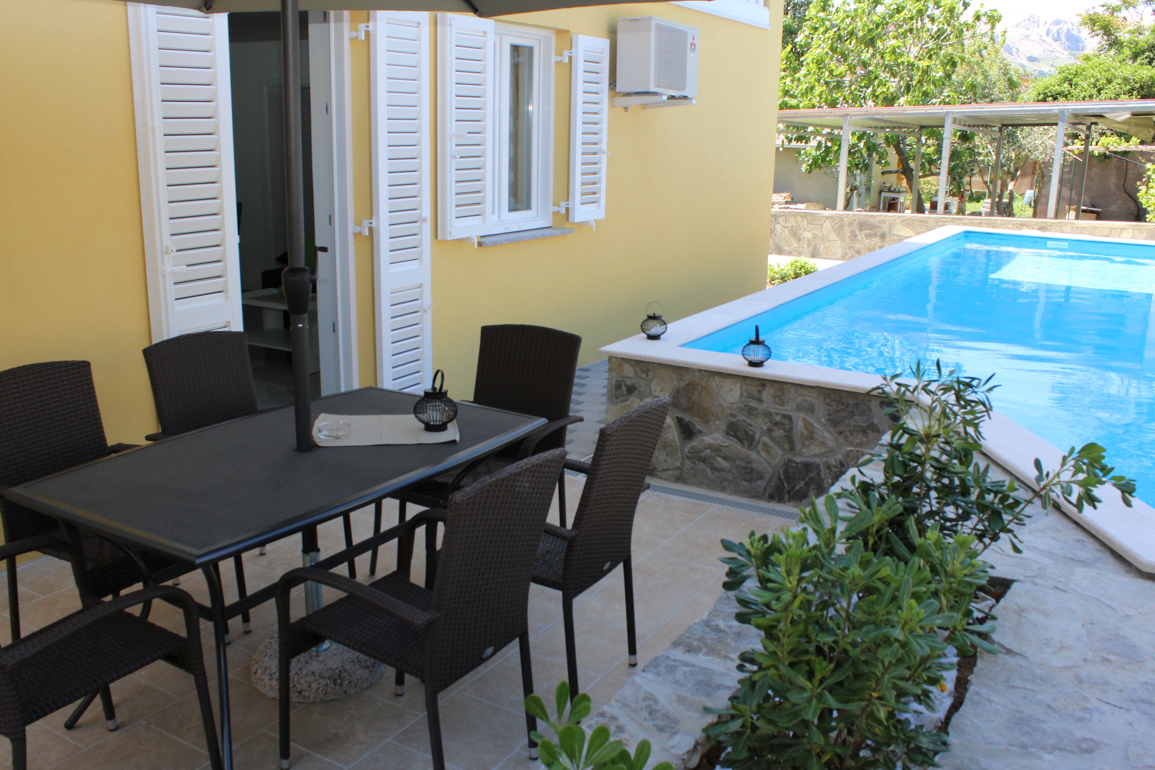 Two bedroom apartment with terrace Baška, Krk (A-18733-b) Two bedroom apartment with terrace Baška, Krk (A-18733-b)