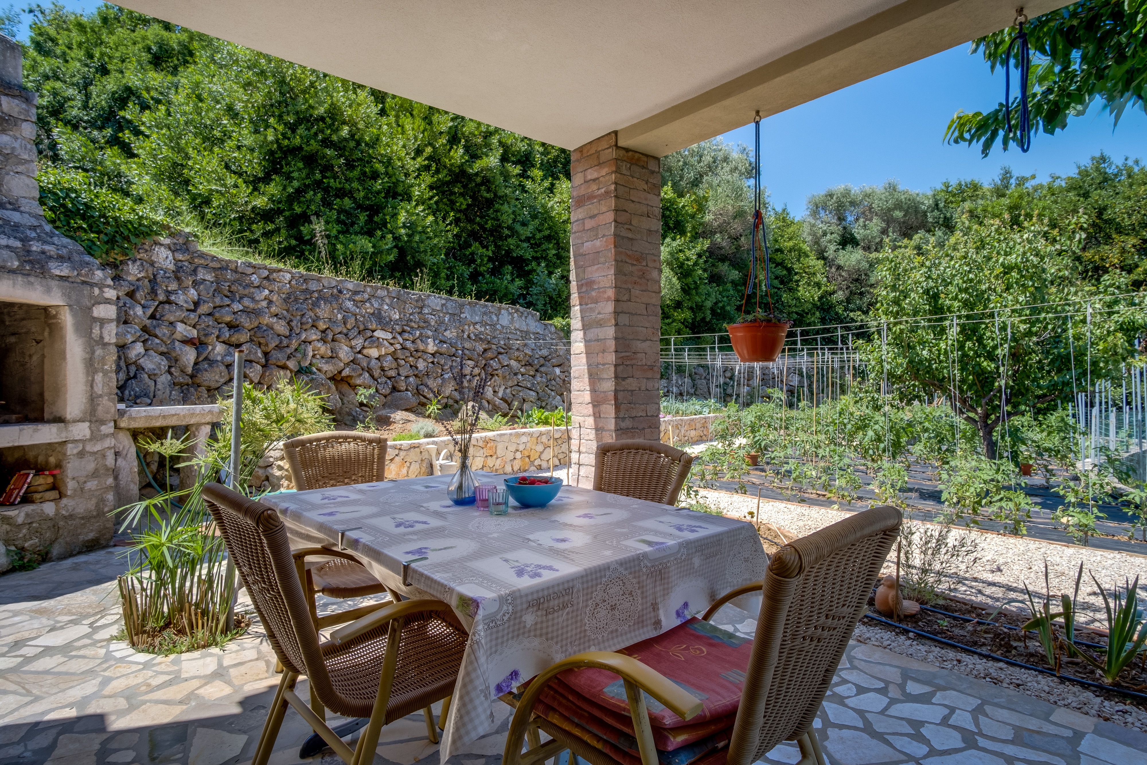 One bedroom apartment with terrace Nerezine, Lošinj  A-a