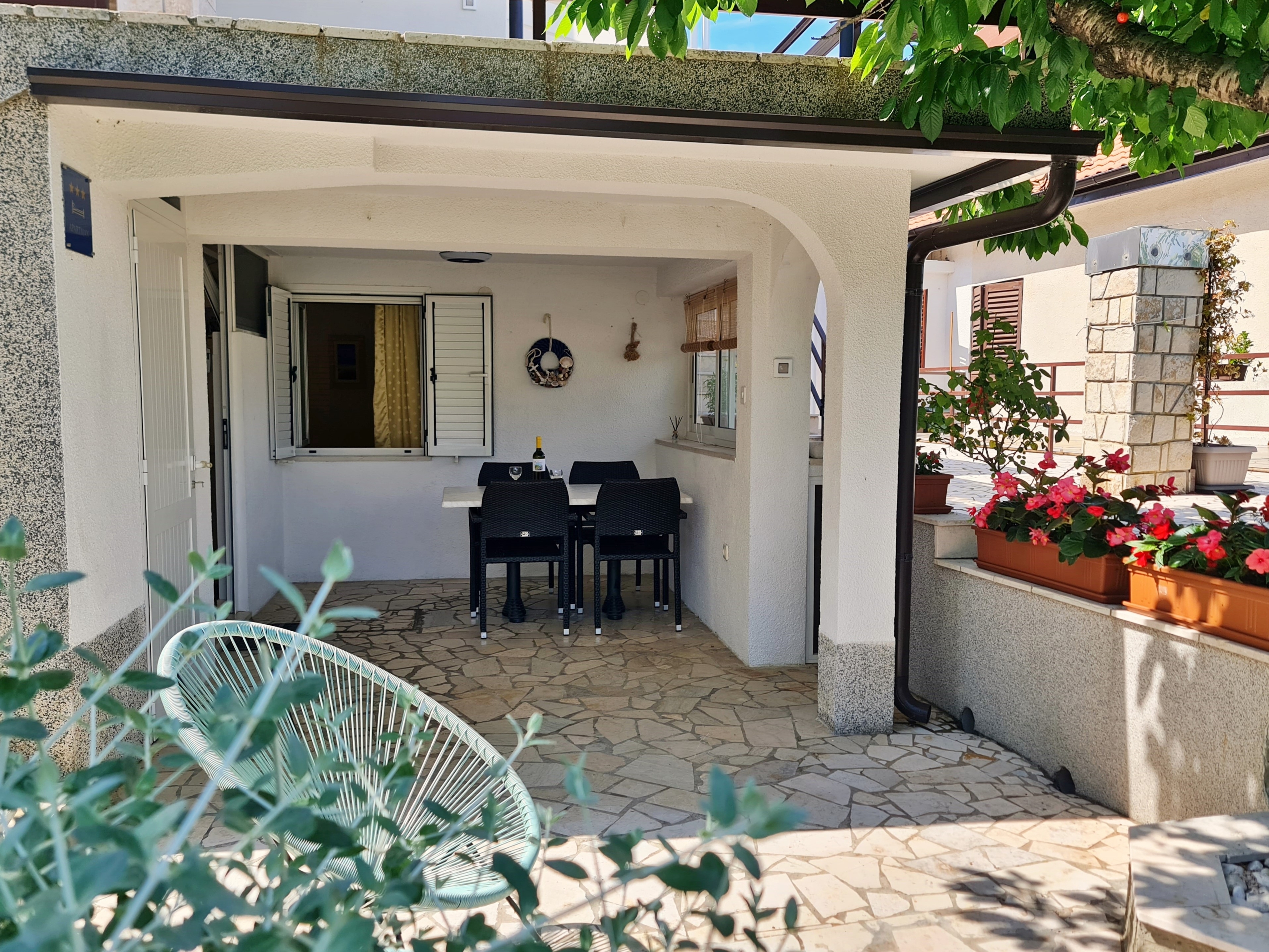 One bedroom apartment near beach Šilo, Krk  A-a