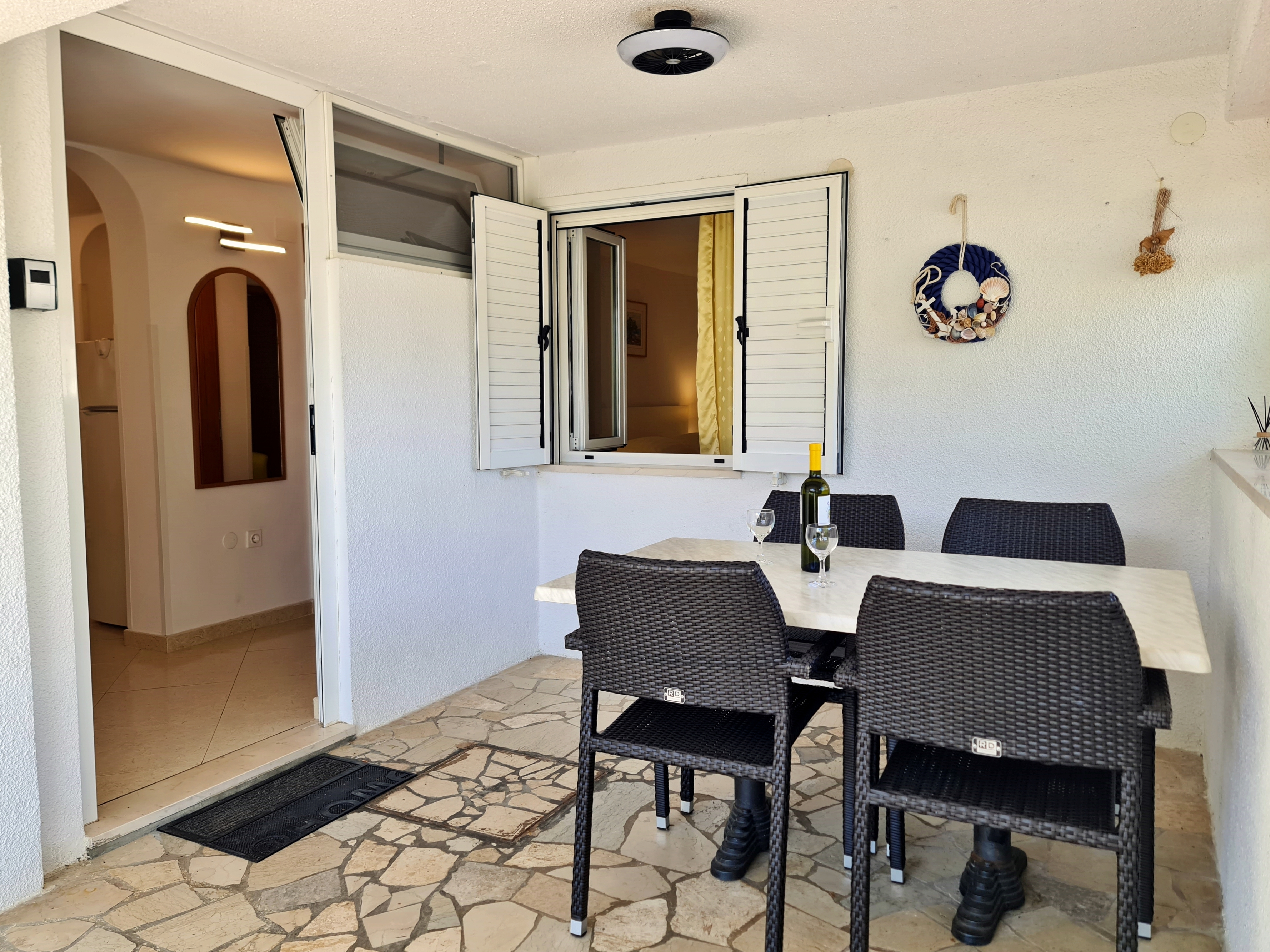 One bedroom apartment near beach Šilo, Krk  A-a