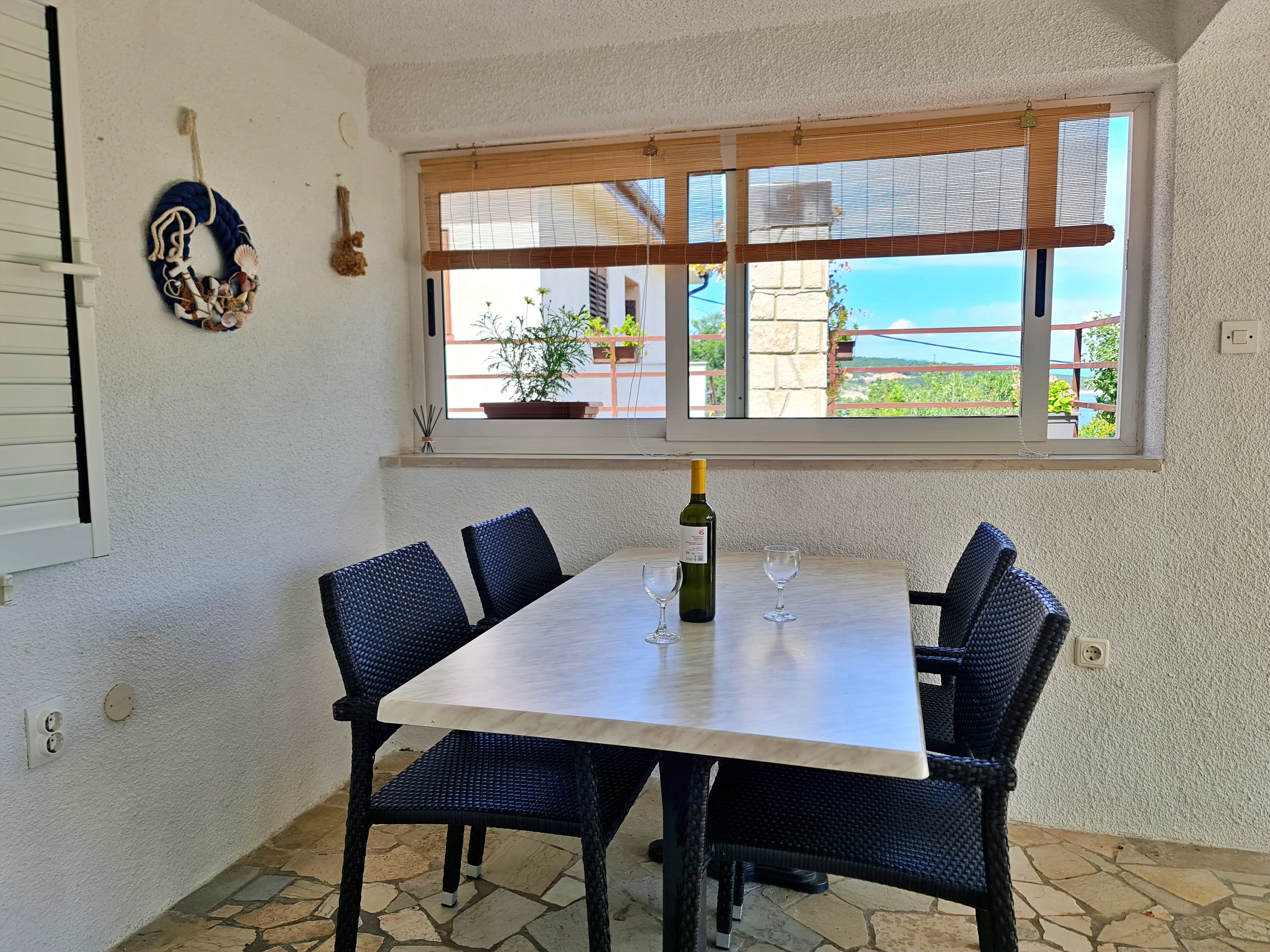 One bedroom apartment near beach Šilo, Krk  A-a