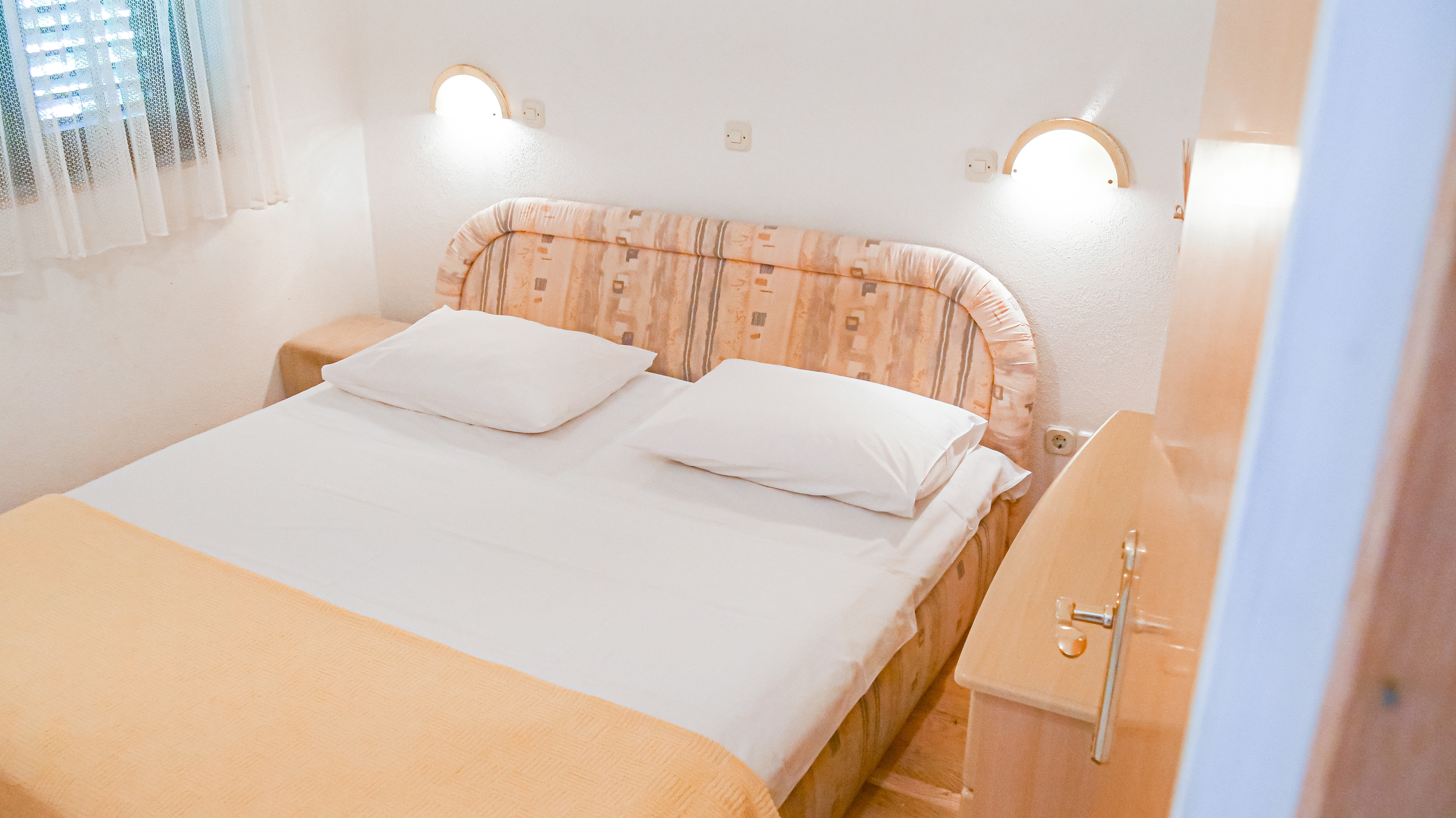 One bedroom apartment with terrace and sea view Sevid, Trogir  A-b