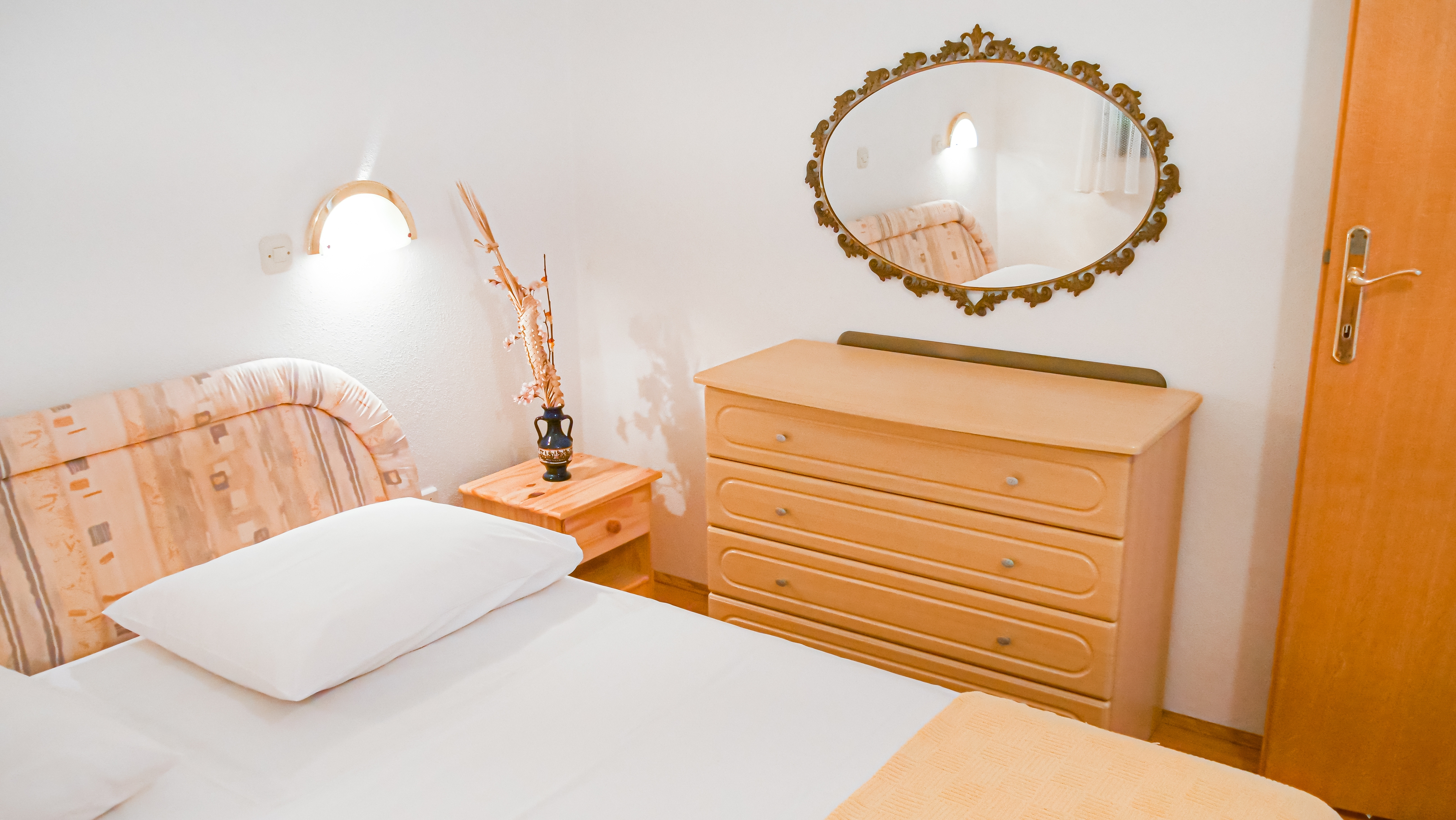One bedroom apartment with terrace and sea view Sevid, Trogir  A-b