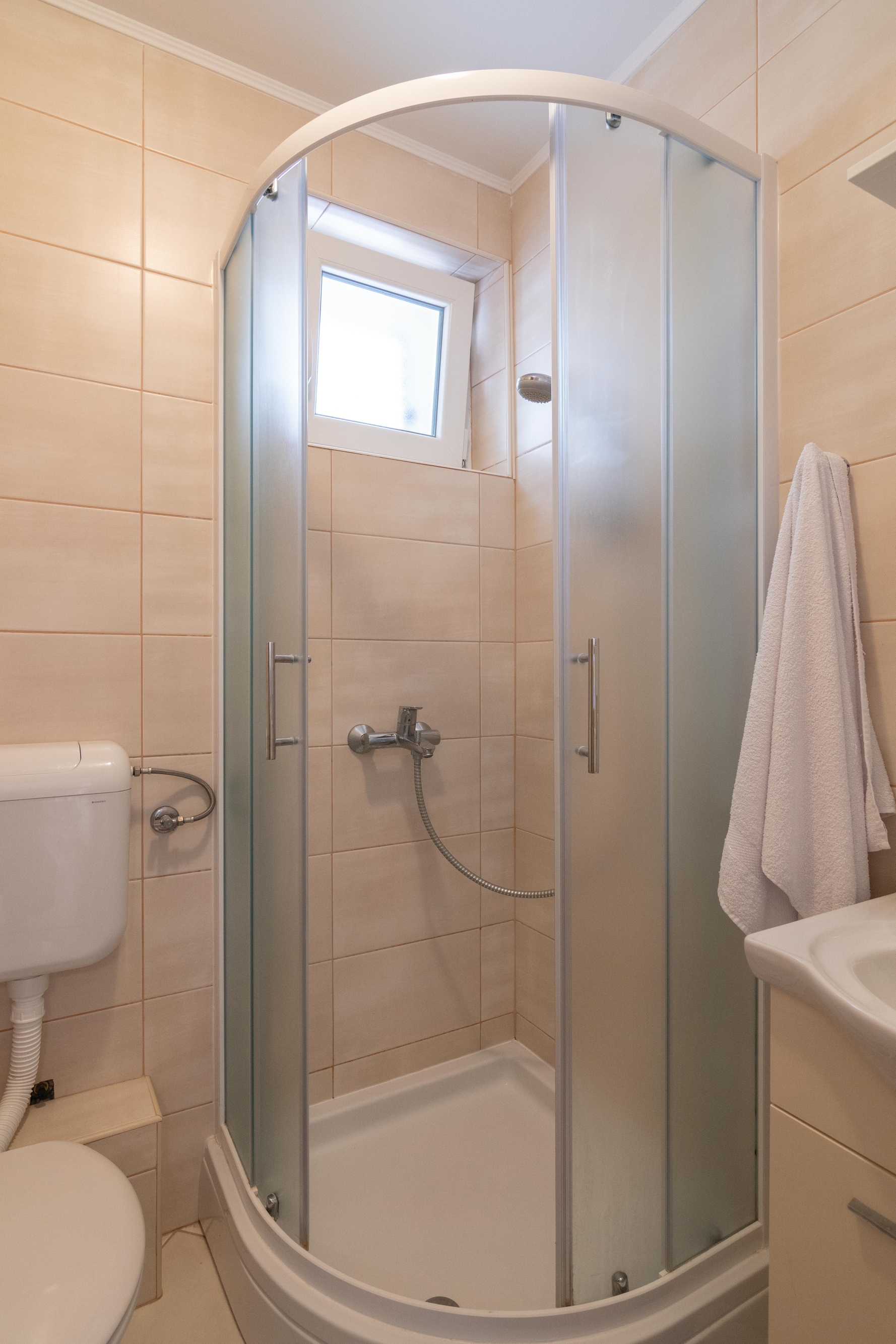 Two bedroom apartment with terrace and sea view Mandre, Pag  A-d