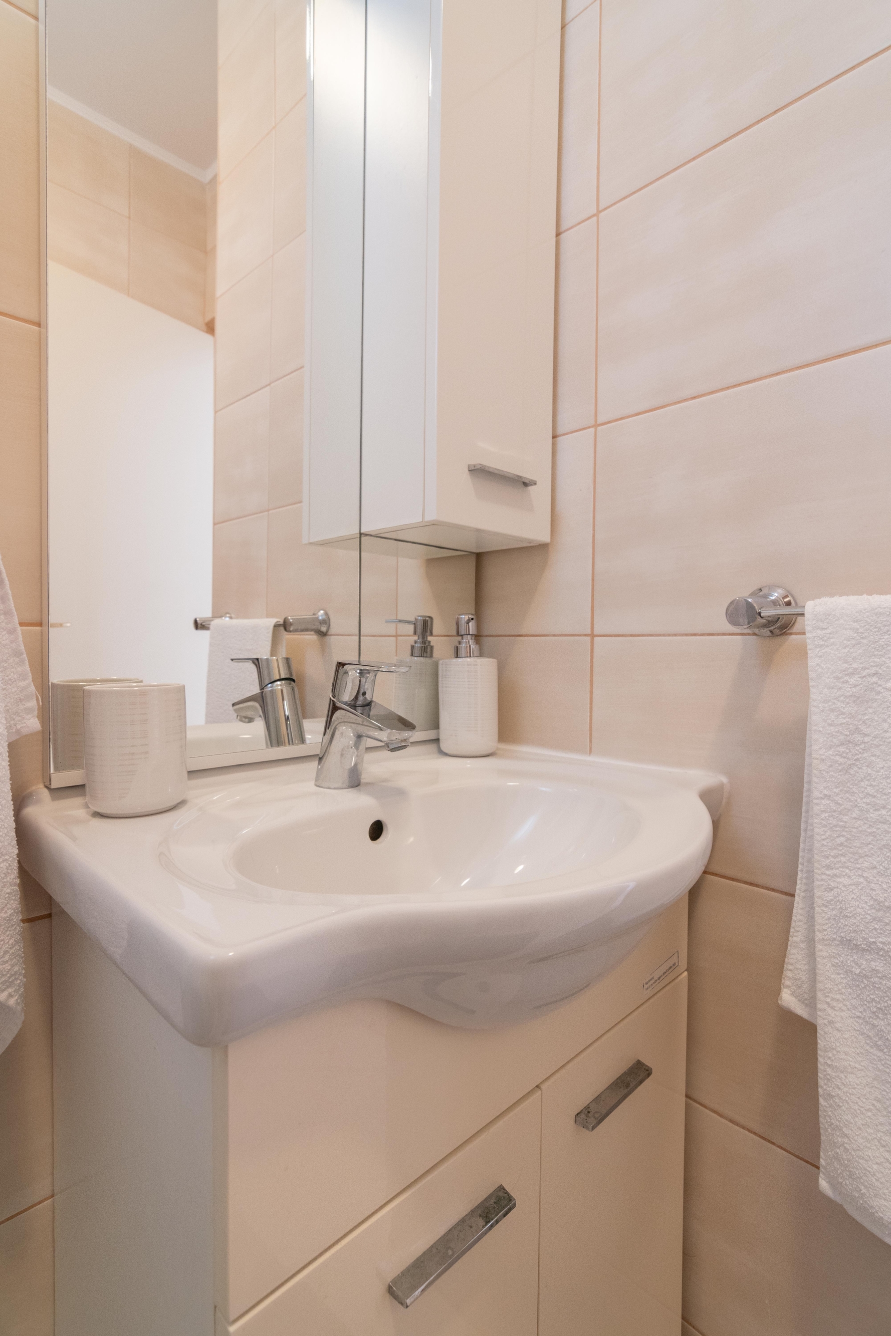 Two bedroom apartment with terrace and sea view Mandre, Pag  A-d