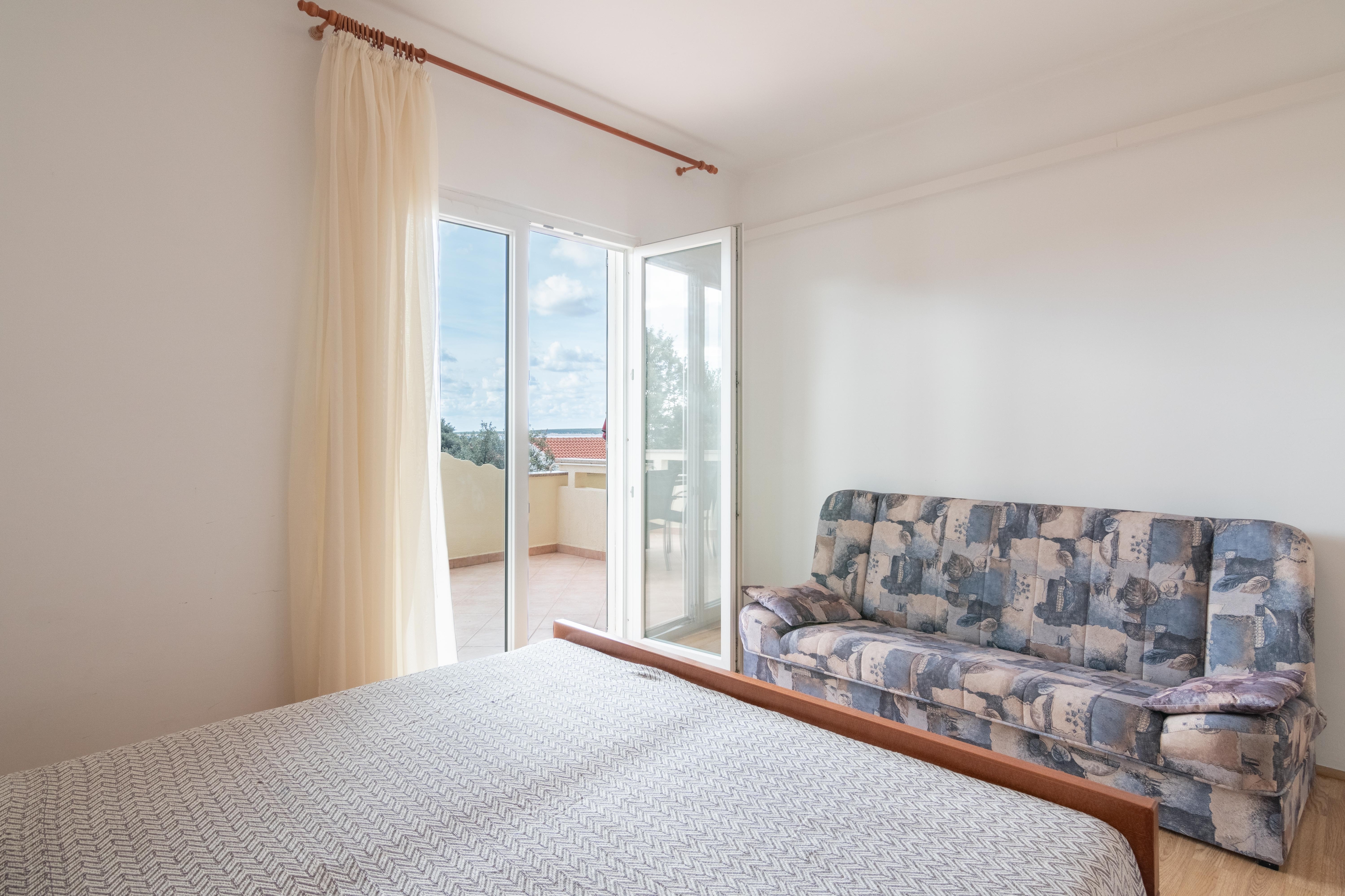 Two bedroom apartment with terrace and sea view Mandre, Pag  A-d