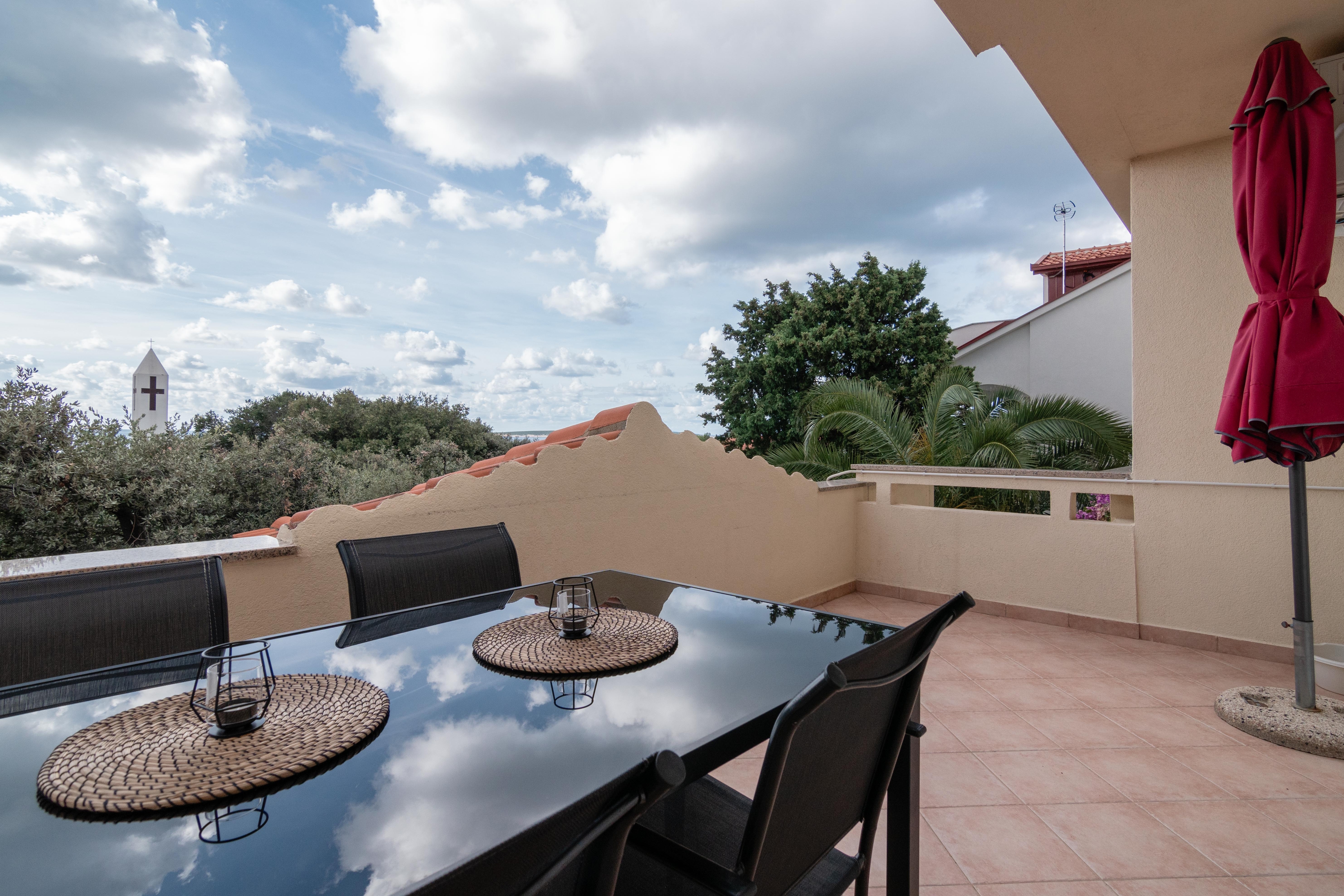 Two bedroom apartment with terrace and sea view Mandre, Pag (A-18748-d)