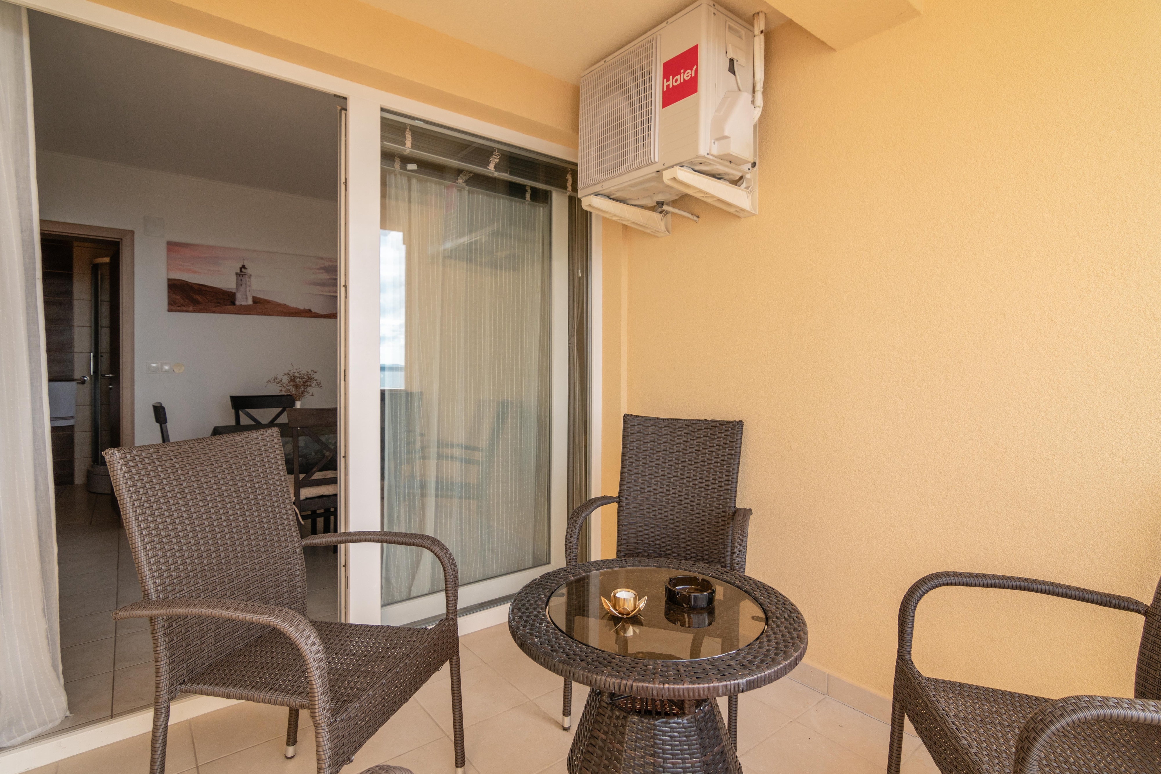 One bedroom apartment with terrace and sea view Mandre, Pag  A-f