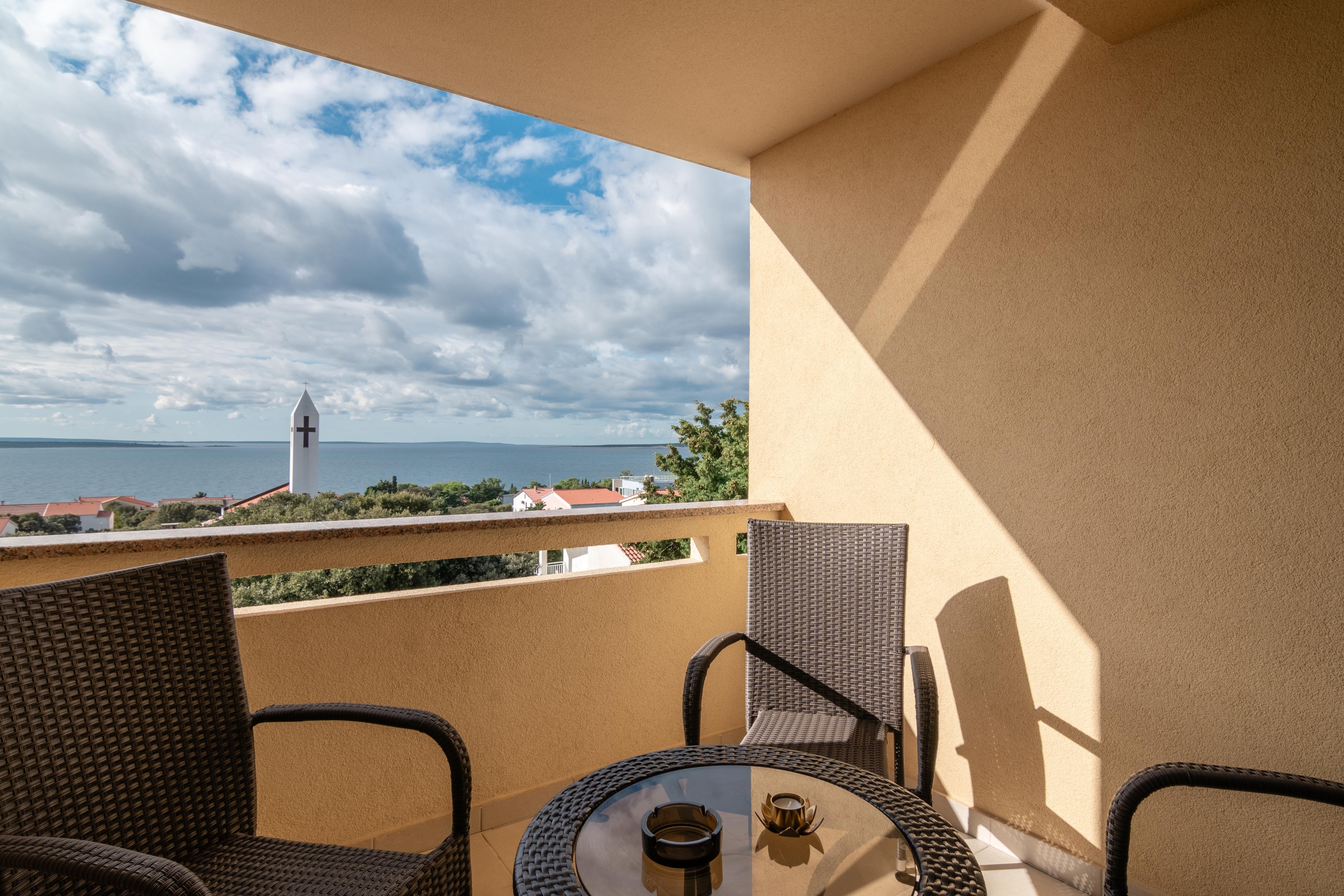 One bedroom apartment with terrace and sea view Mandre, Pag  A-f