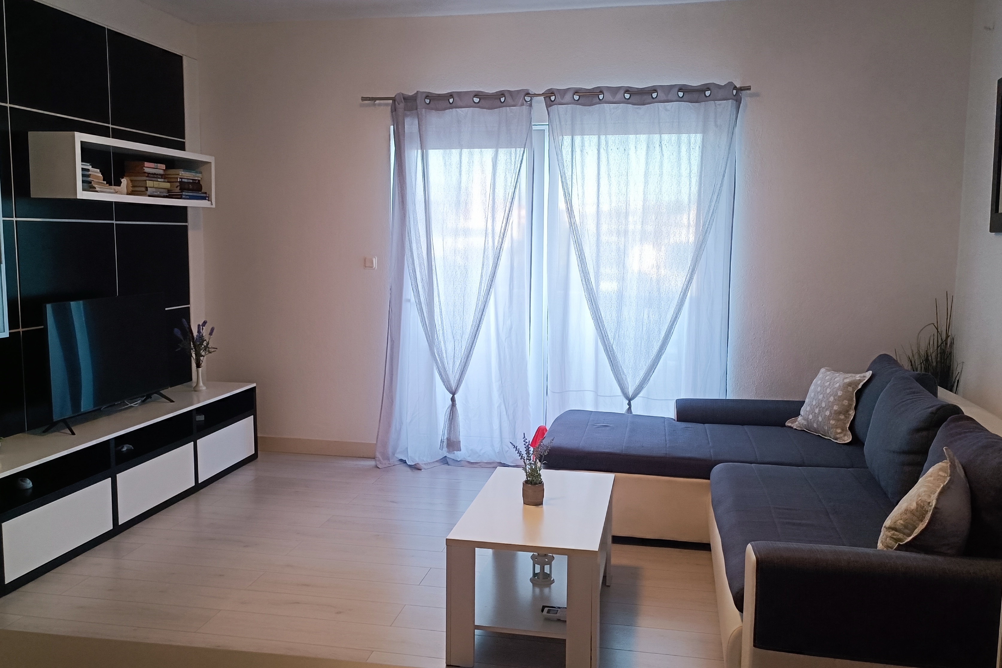 Three bedroom apartment with terrace and sea view Sumartin (Brač) (A-18749-a)