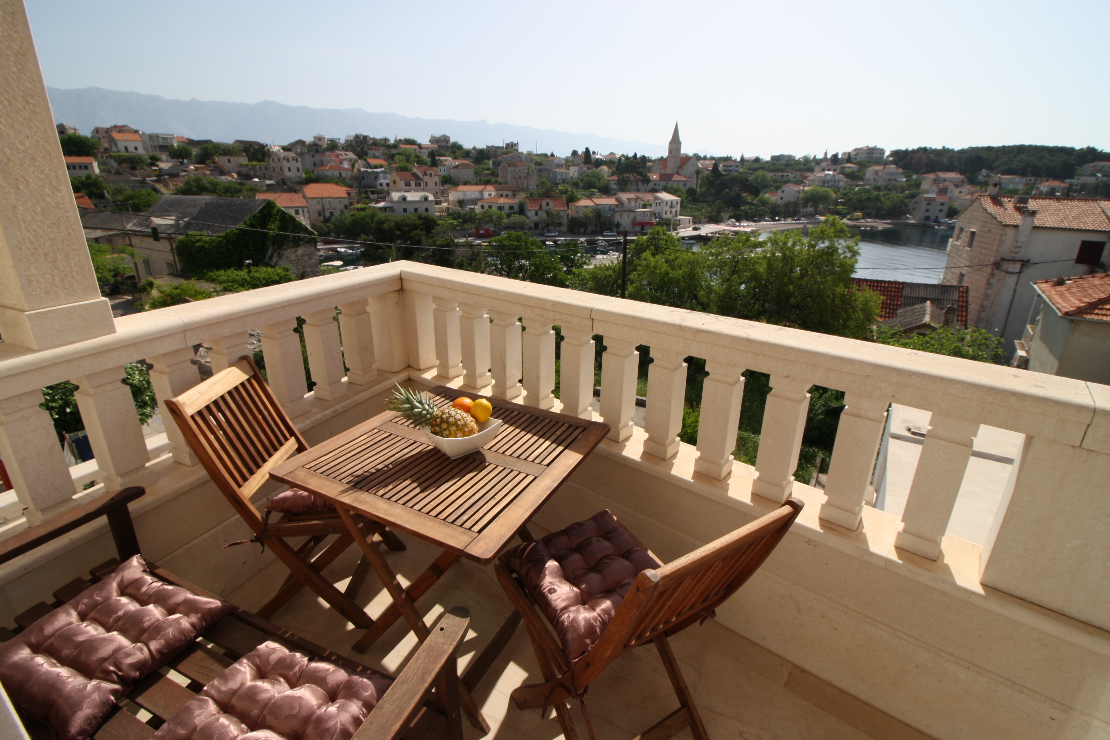 Three bedroom apartment with terrace and sea view Sumartin (Brač) (A-18749-a) Three bedroom apartment with terrace and sea view Sumartin (Brač) (A-18749-a)