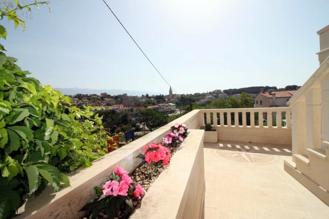 Three bedroom apartment with terrace and sea view Sumartin, Brač  A-a