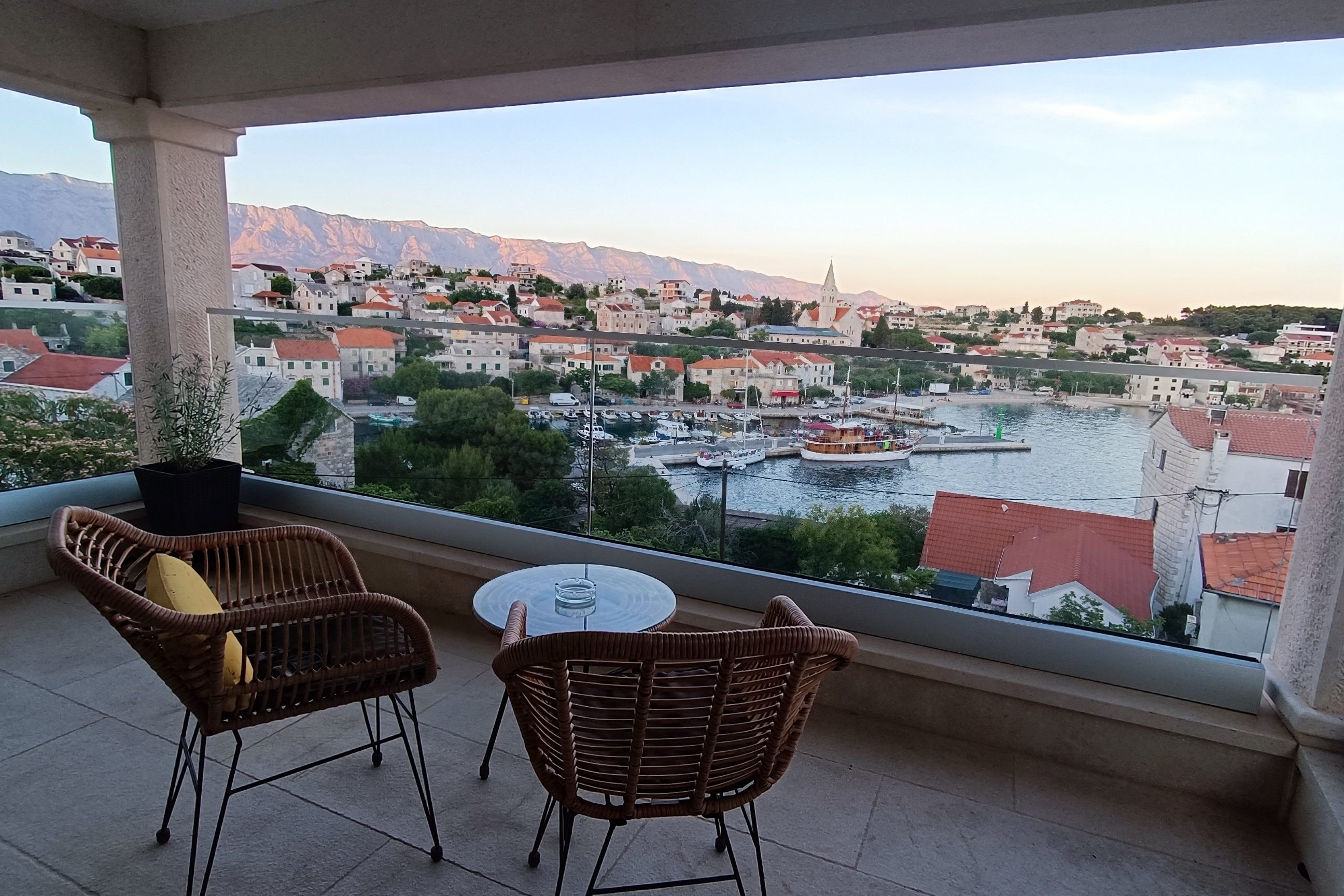 Two bedroom apartment with terrace and sea view Sumartin (Brač) (A-18749-b)