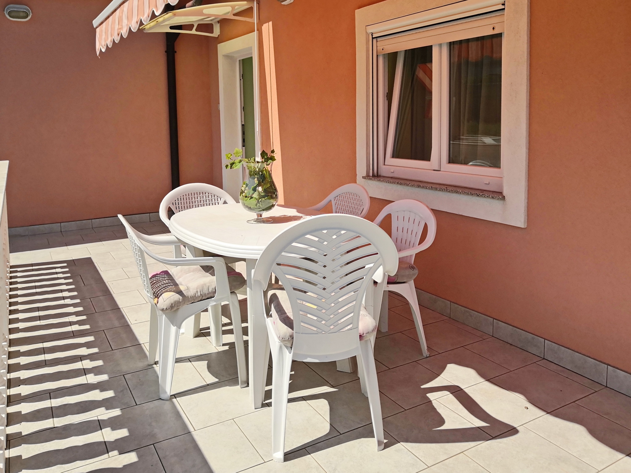 Three bedroom apartment with terrace Šilo, Krk  A-c