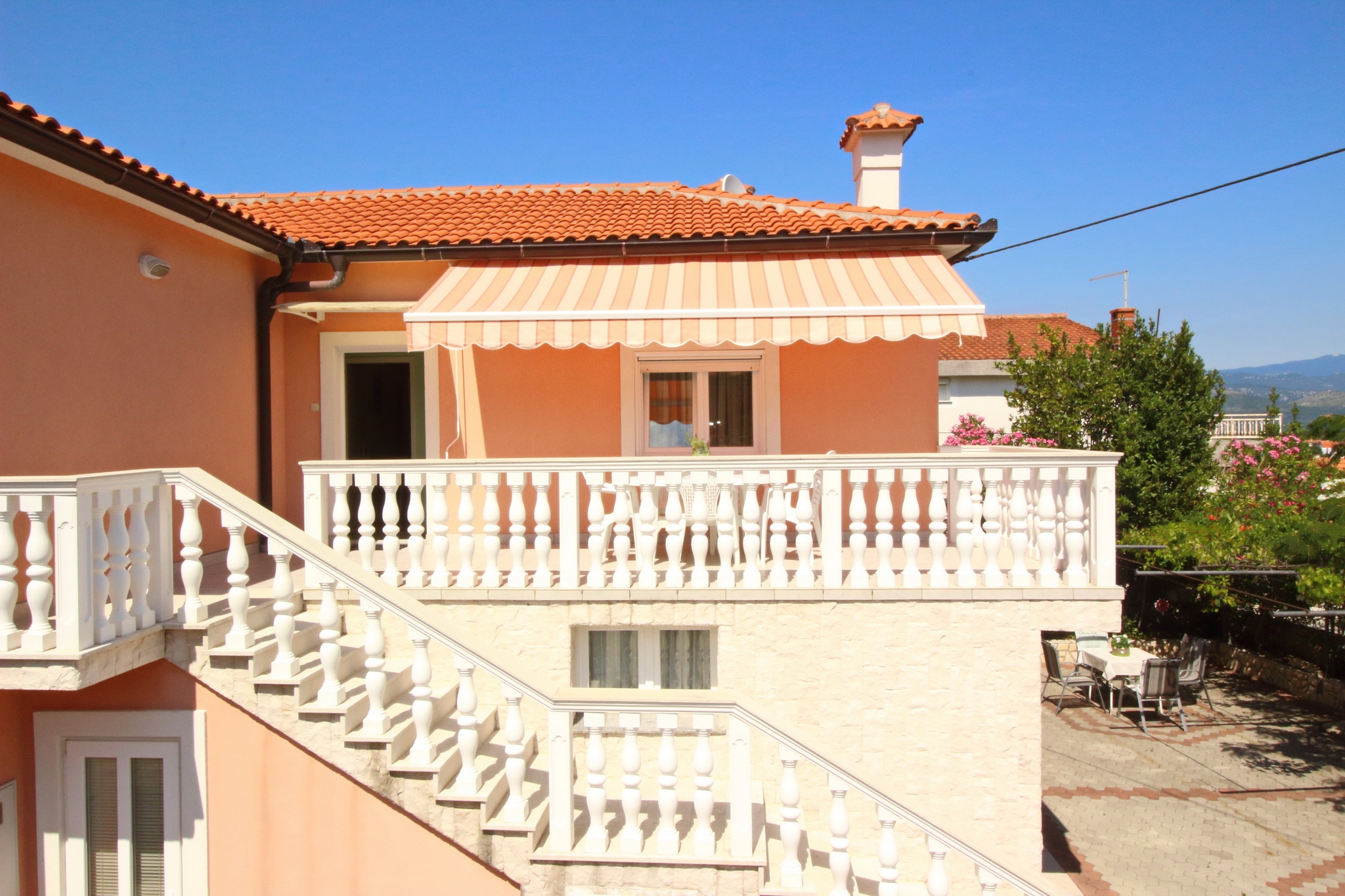 Three bedroom apartment with terrace Šilo, Krk  A-c