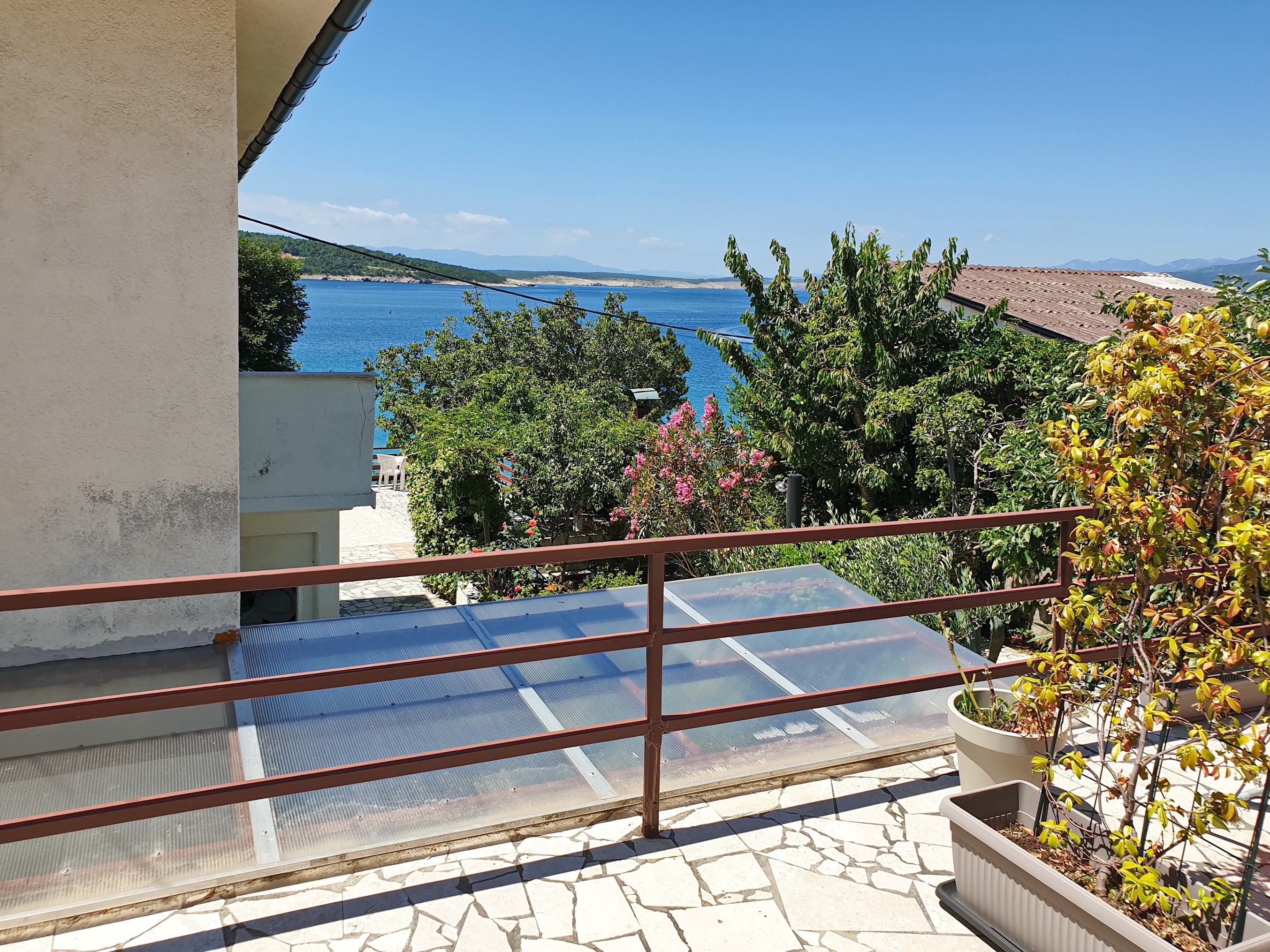 One bedroom apartment near beach Šilo, Krk  A-a