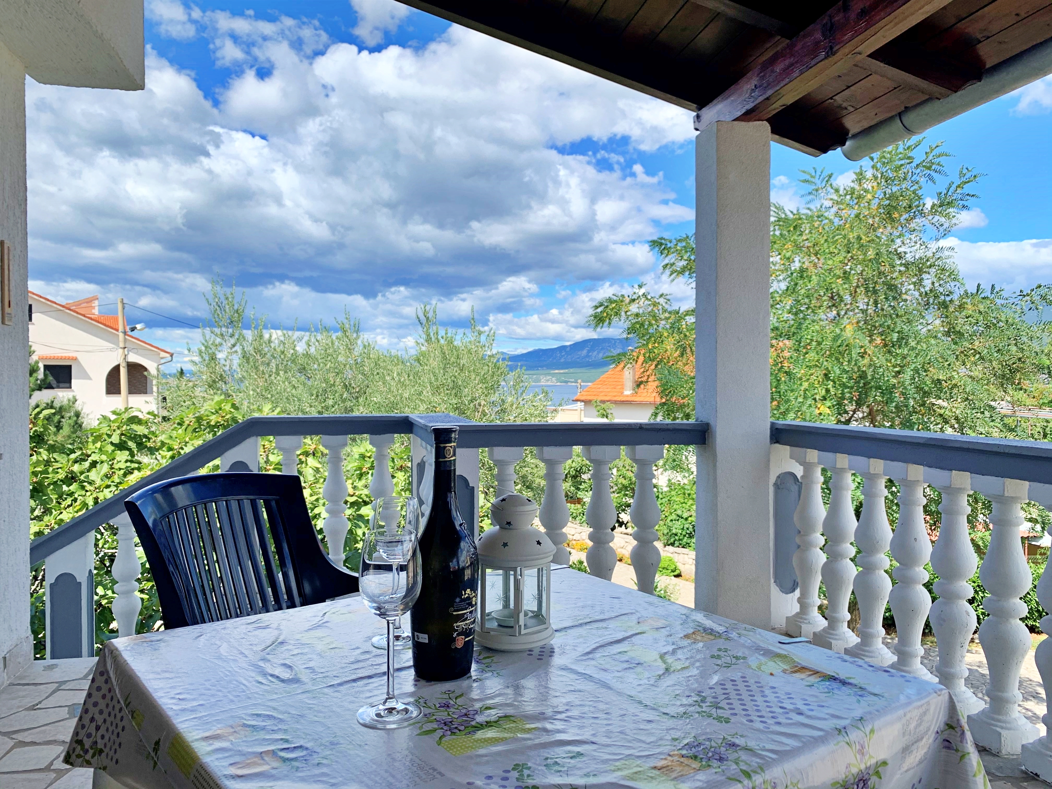 One bedroom apartment with terrace and sea view Šilo, Krk (A-18756-a)