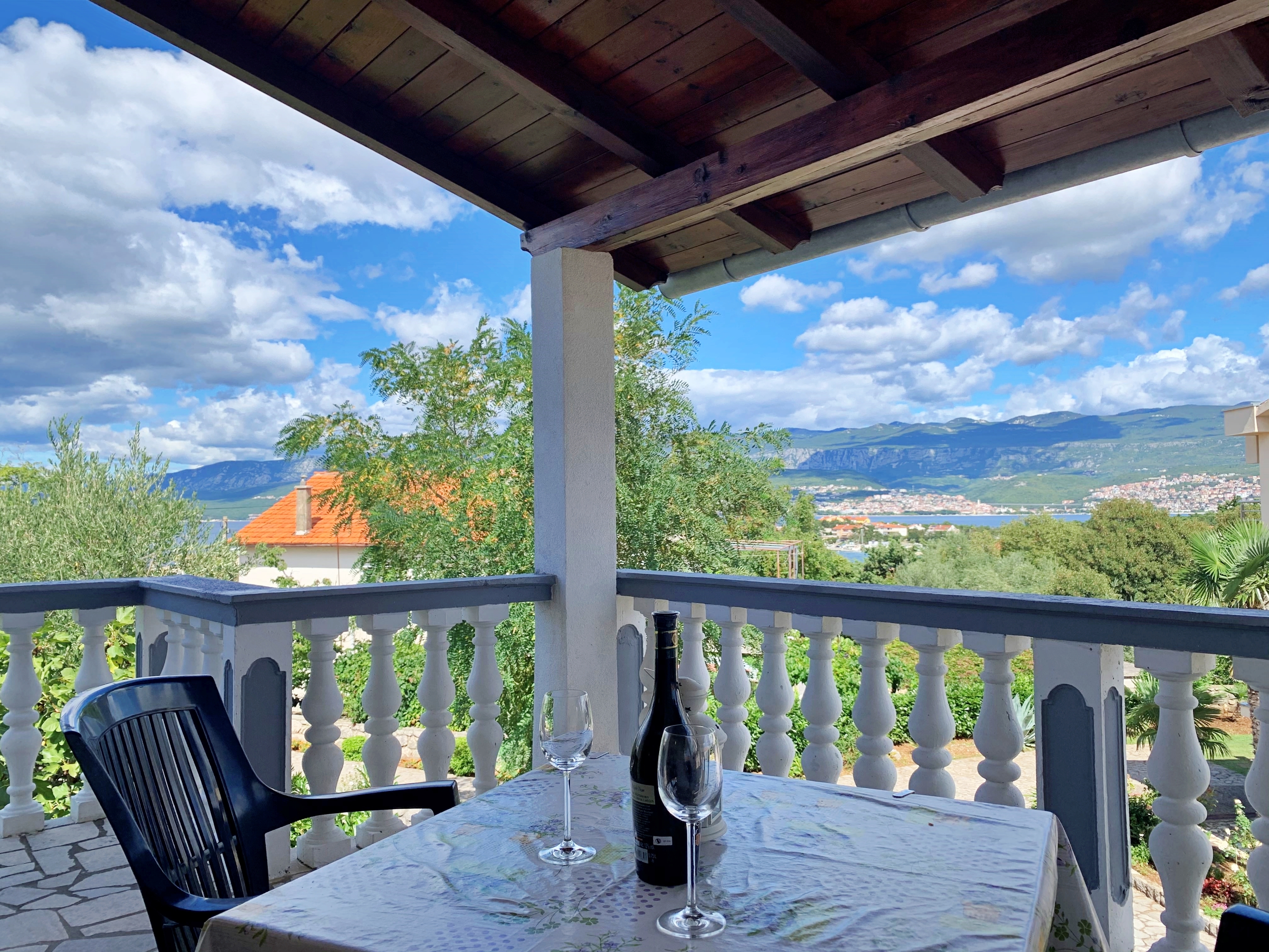 One bedroom apartment with terrace and sea view Šilo, Krk  A-a