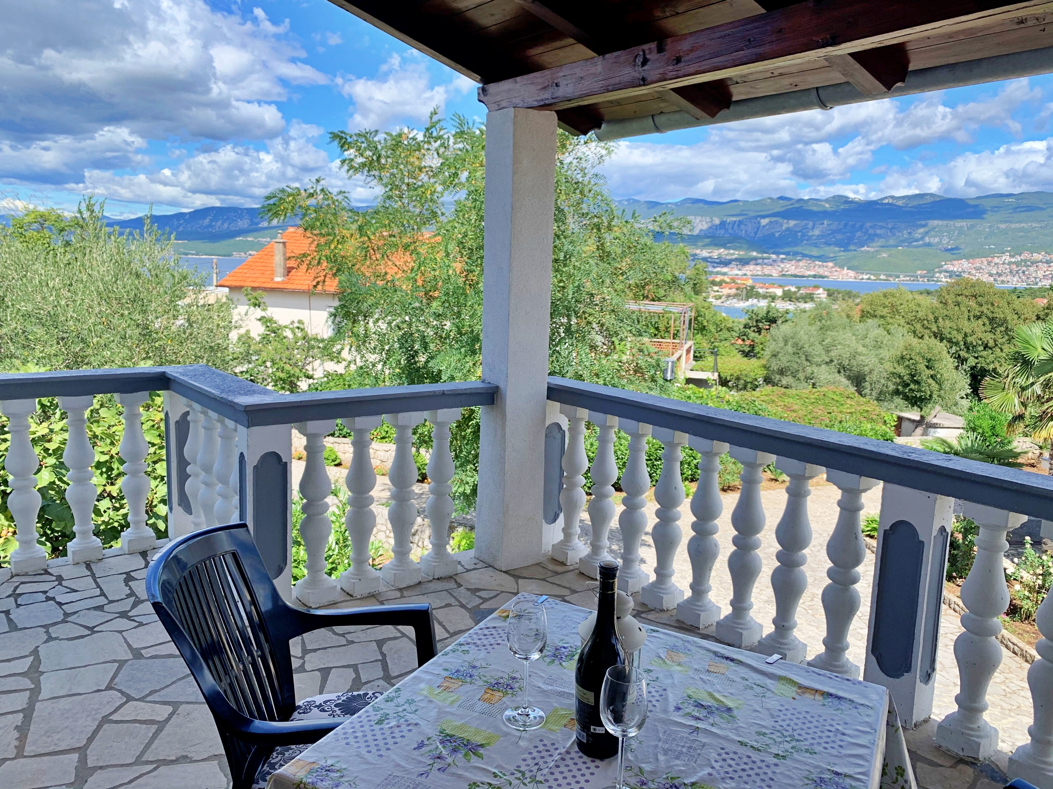 One bedroom apartment with terrace and sea view Šilo, Krk  A-a