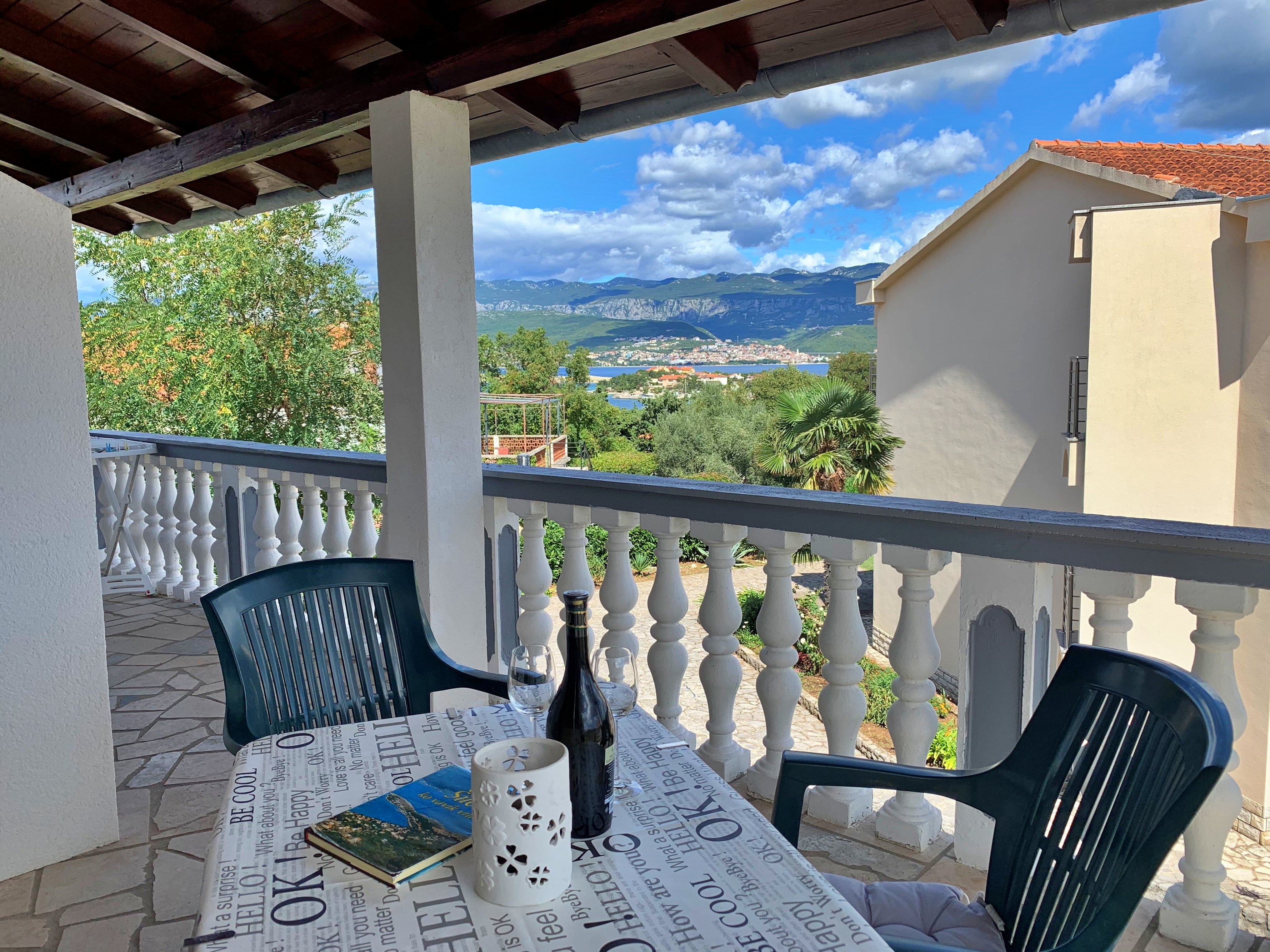 One bedroom apartment with terrace and sea view Šilo, Krk (A-18756-b) One bedroom apartment with terrace and sea view Šilo, Krk (A-18756-b)