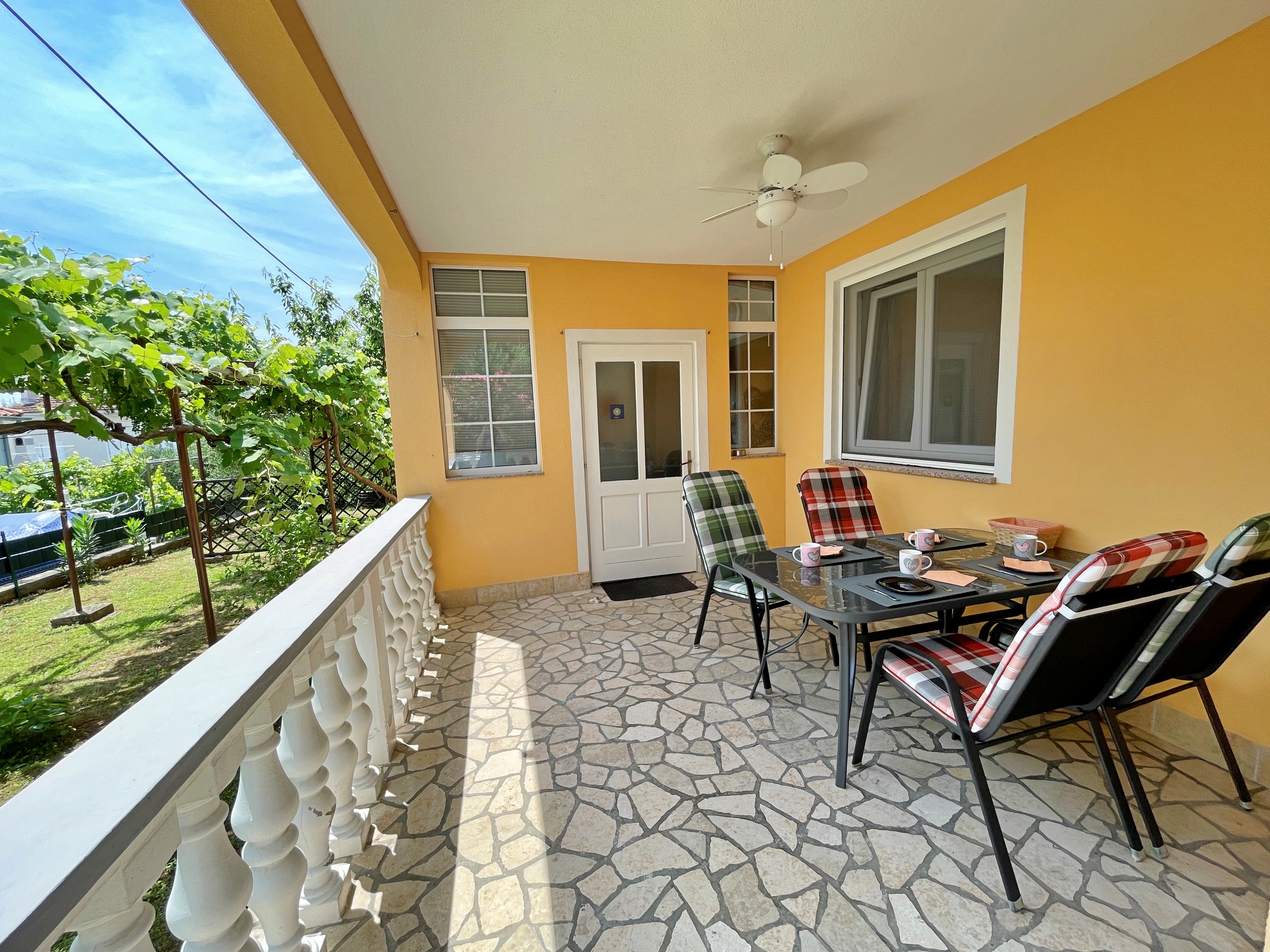 Two bedroom apartment with terrace Šilo, Krk (A-18757-a)