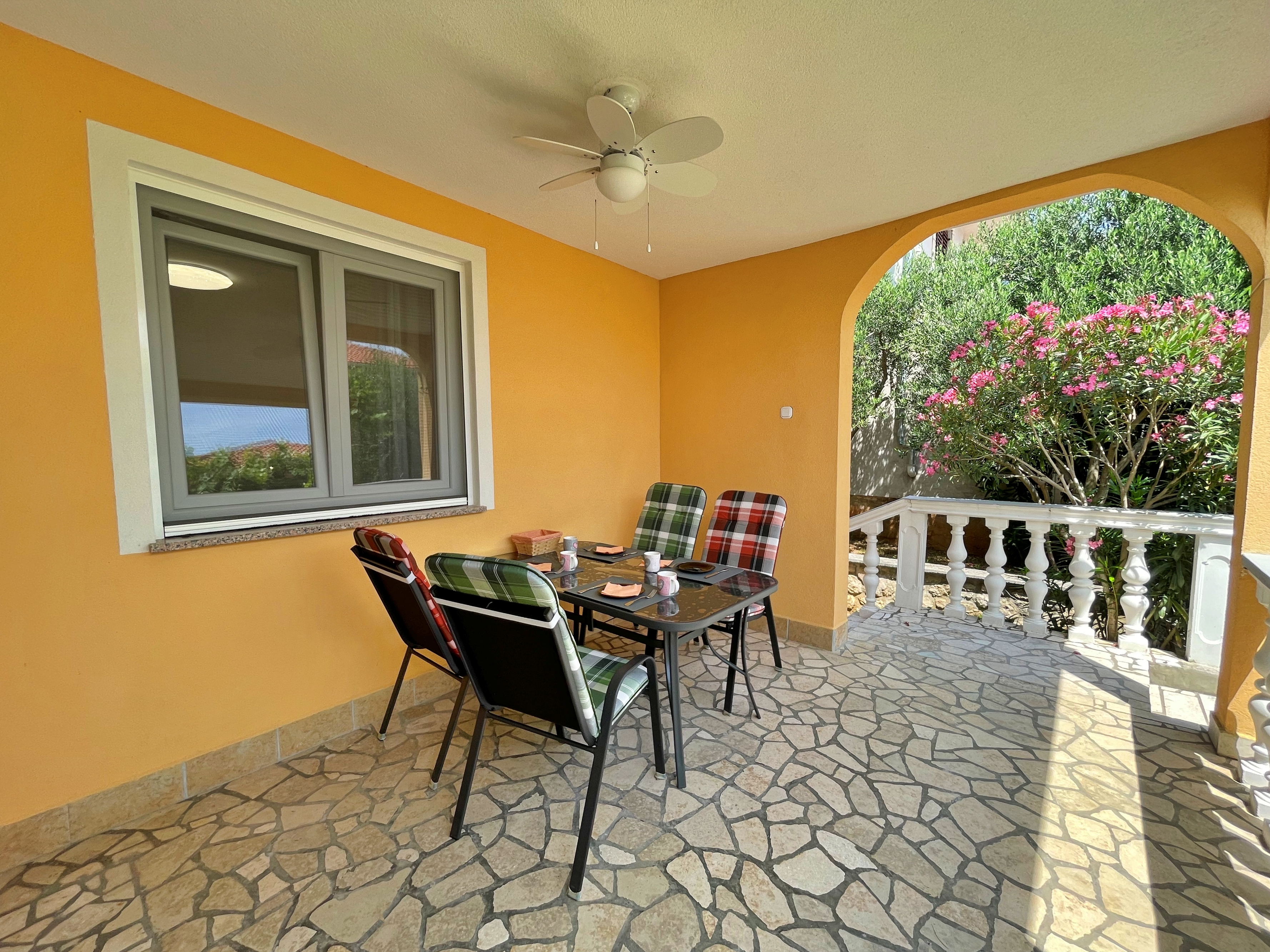 Two bedroom apartment with terrace Šilo, Krk  A-a