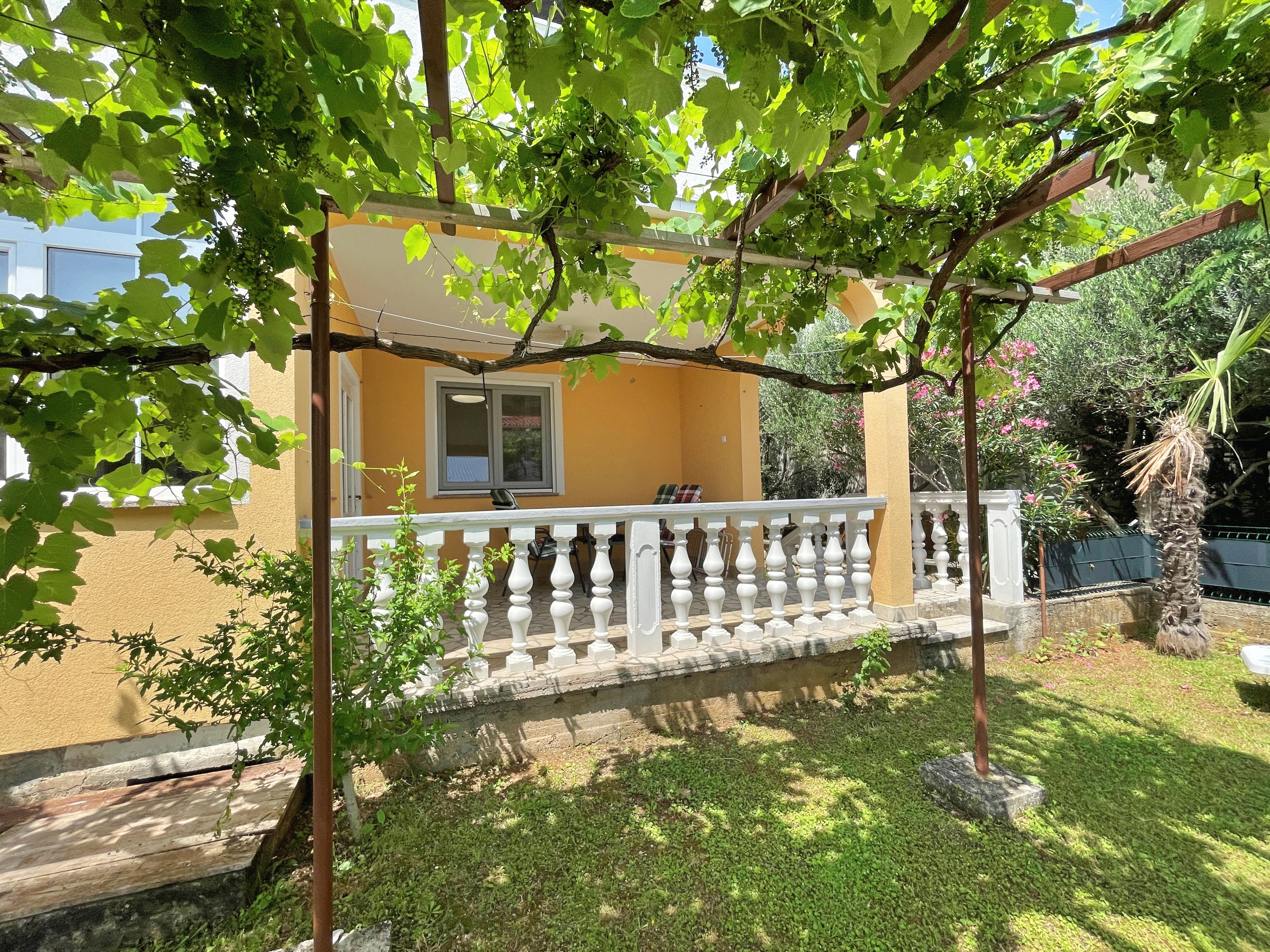 Two bedroom apartment with terrace Šilo, Krk  A-a