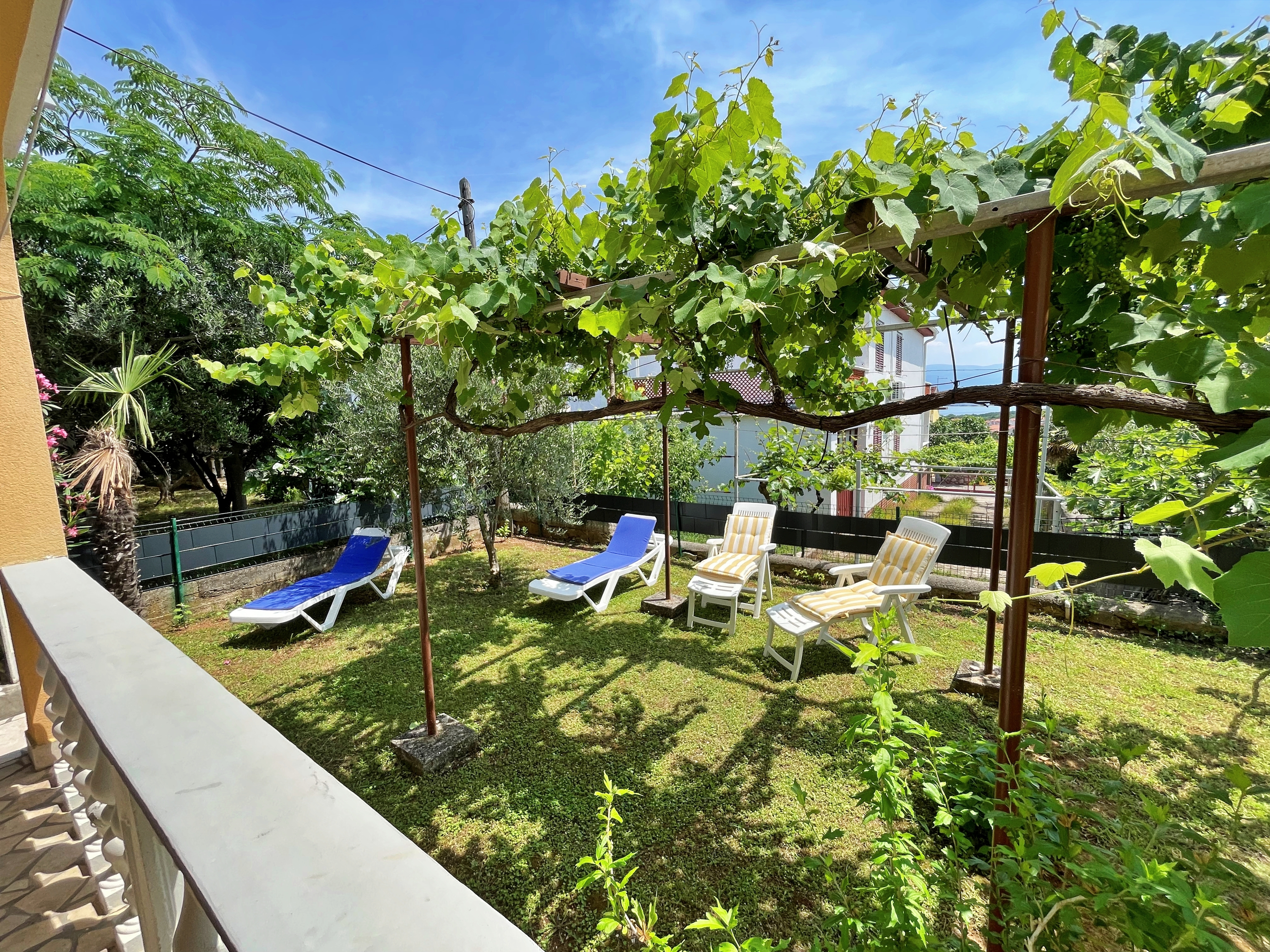 Two bedroom apartment with terrace Šilo, Krk  A-a