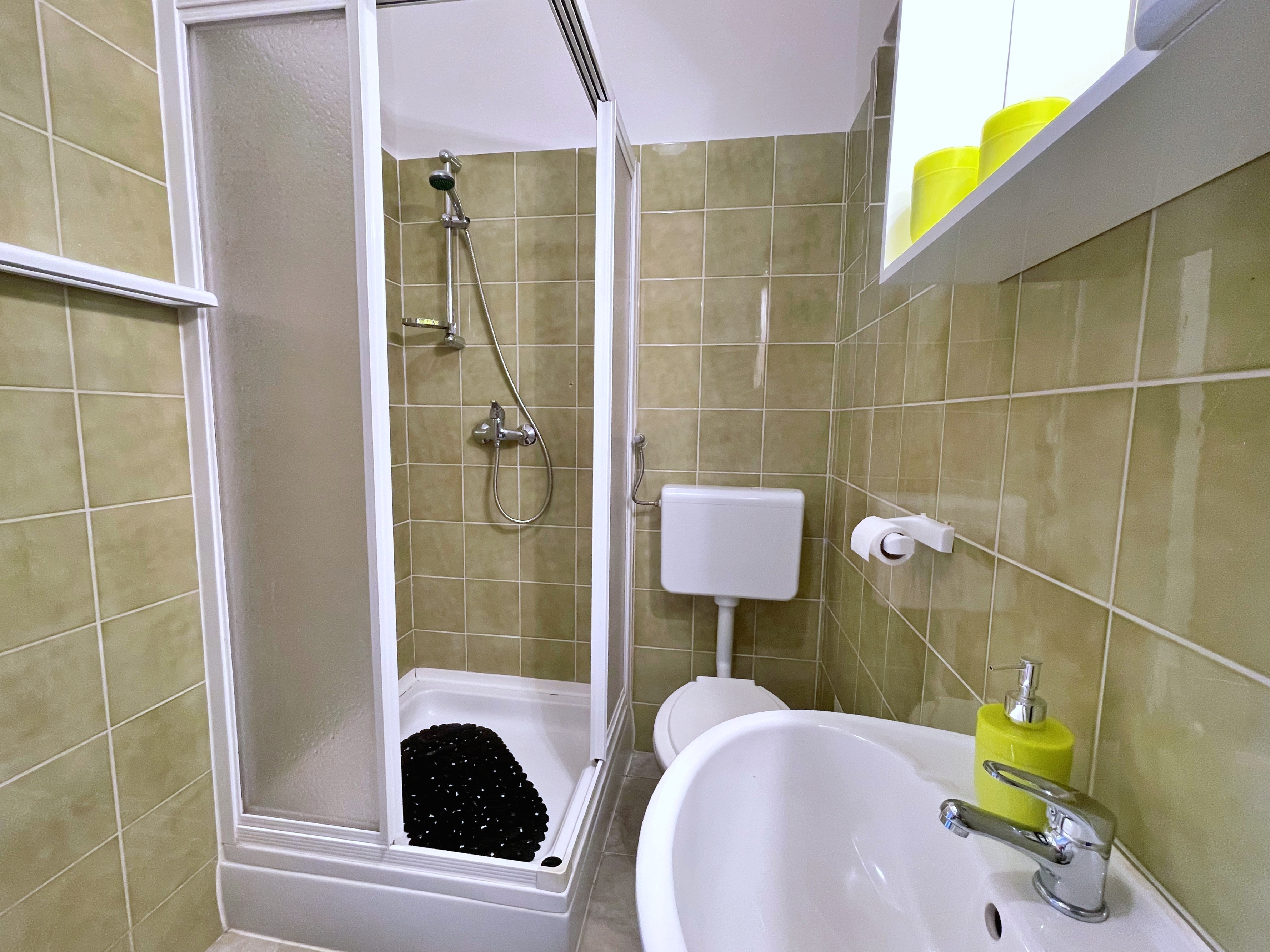 Three bedroom apartment with terrace and sea view Šilo, Krk  A-b