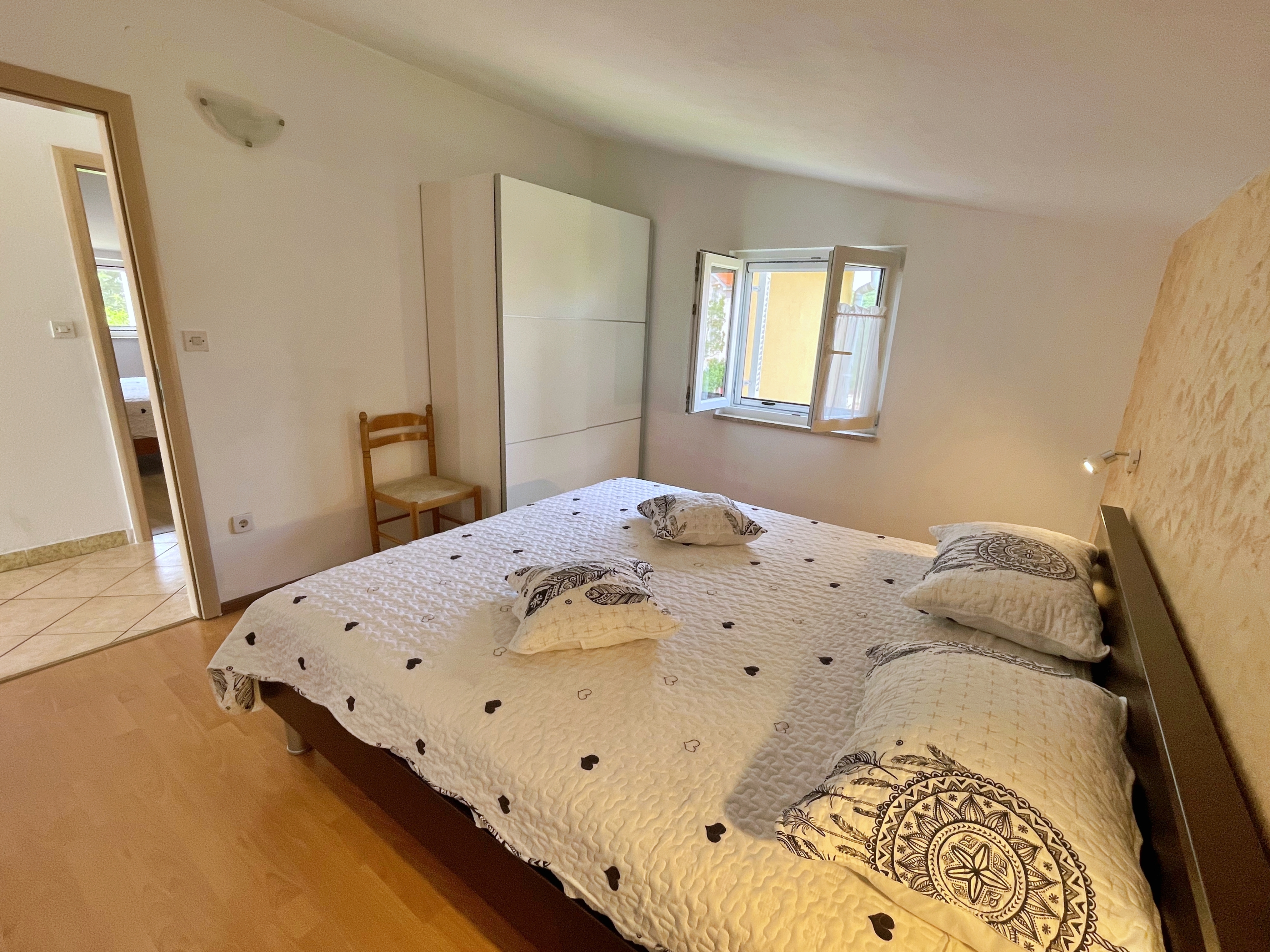 Three bedroom apartment with terrace and sea view Šilo, Krk  A-b