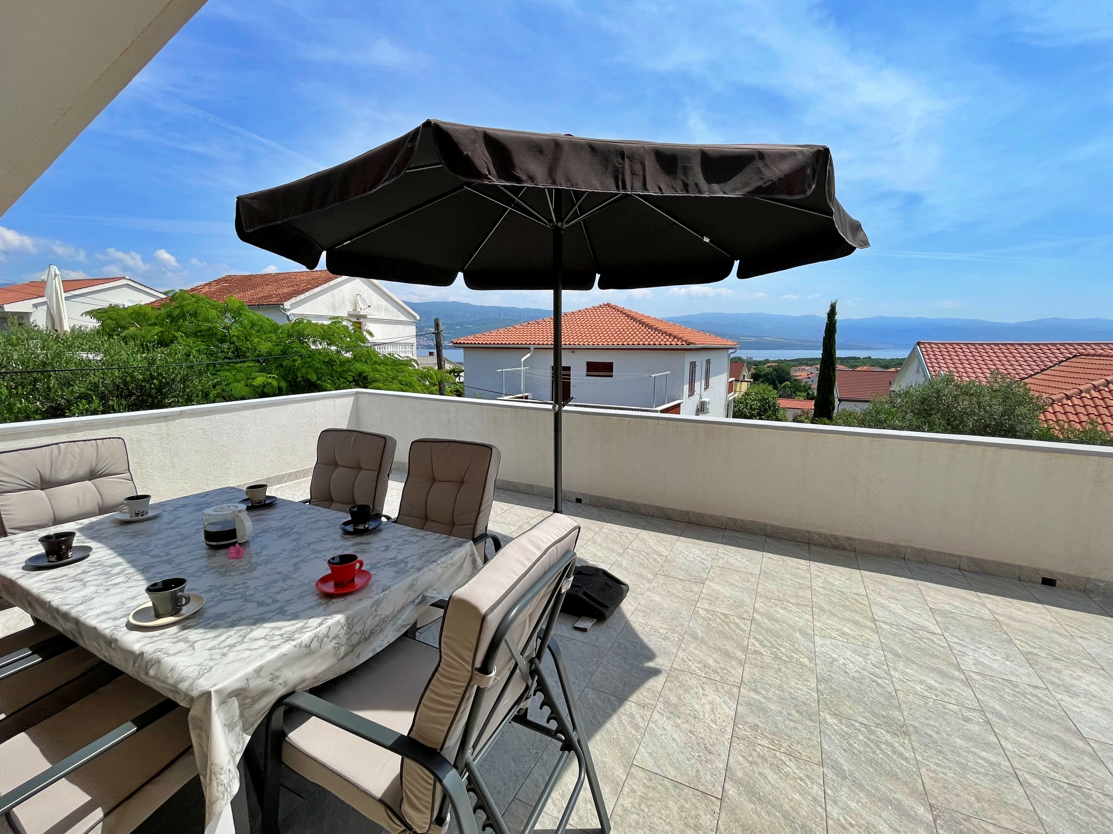 Three bedroom apartment with terrace and sea view Šilo, Krk (A-18757-b)