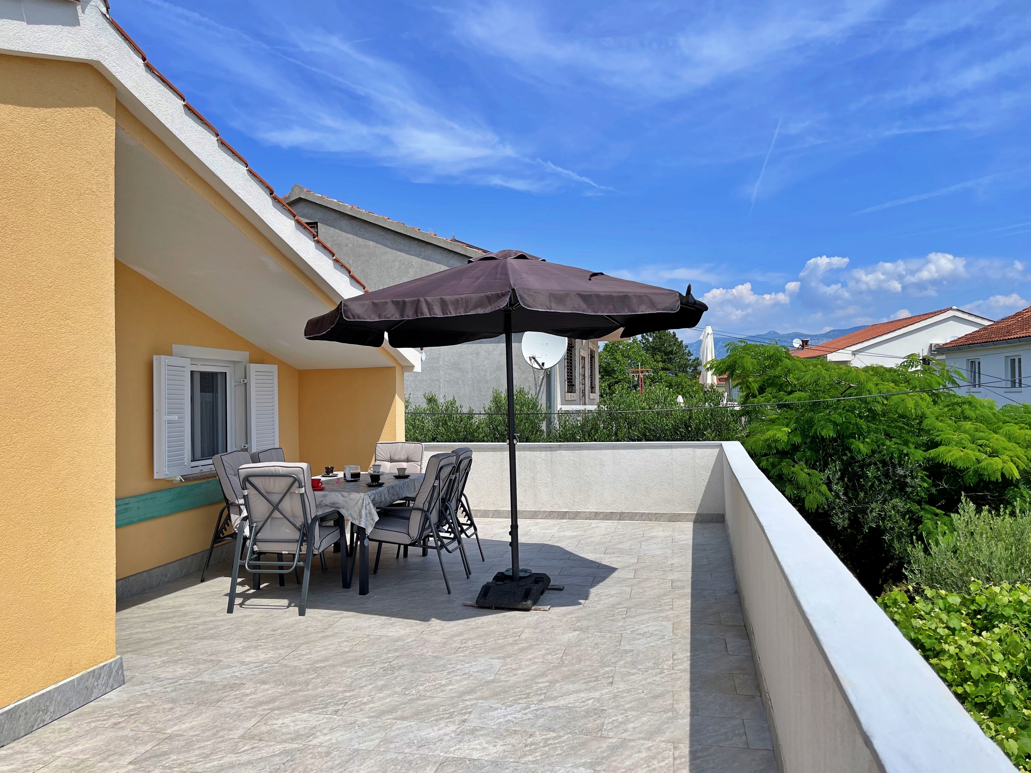 Three bedroom apartment with terrace and sea view Šilo, Krk  A-b