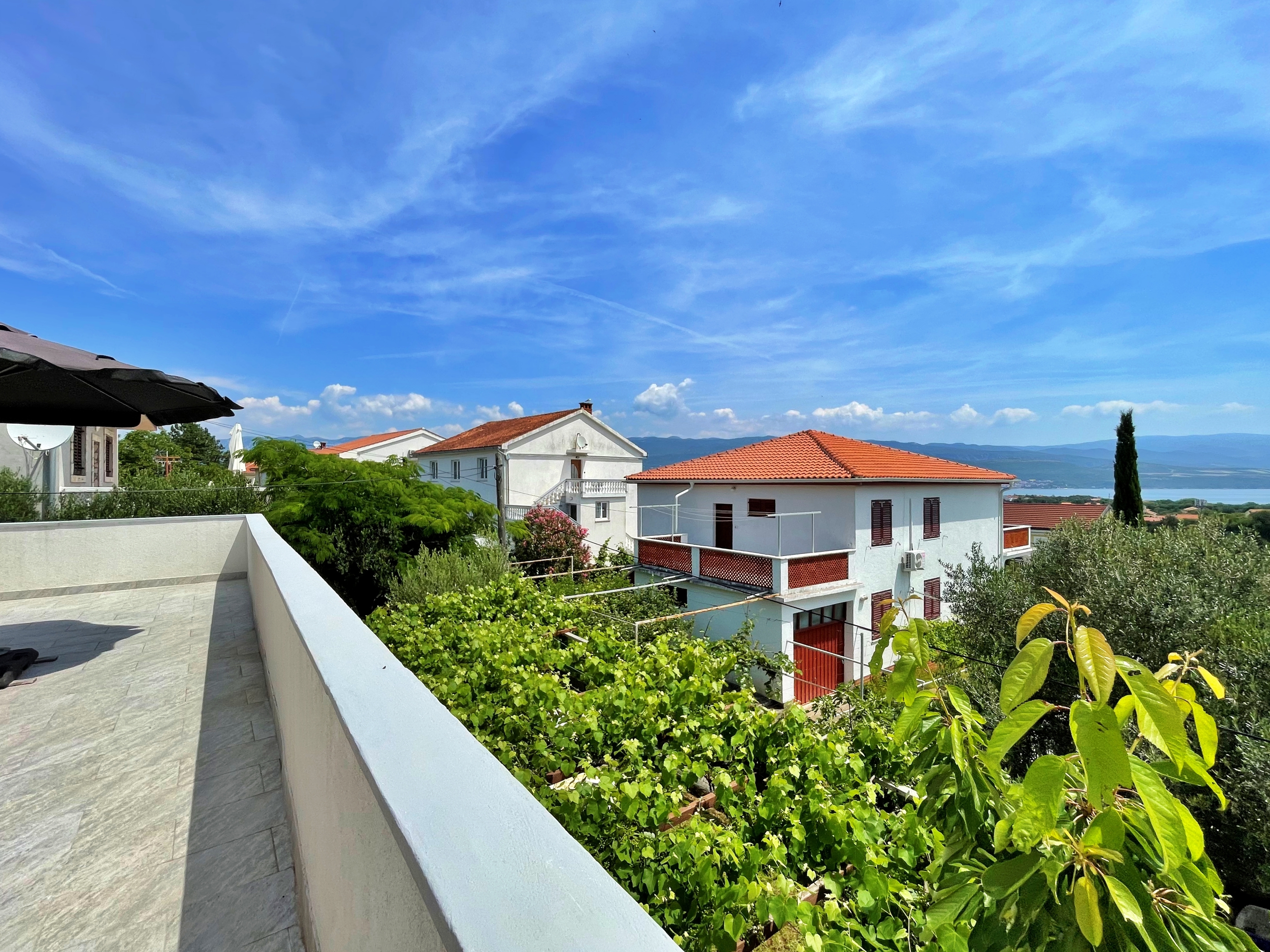 Three bedroom apartment with terrace and sea view Šilo, Krk  A-b