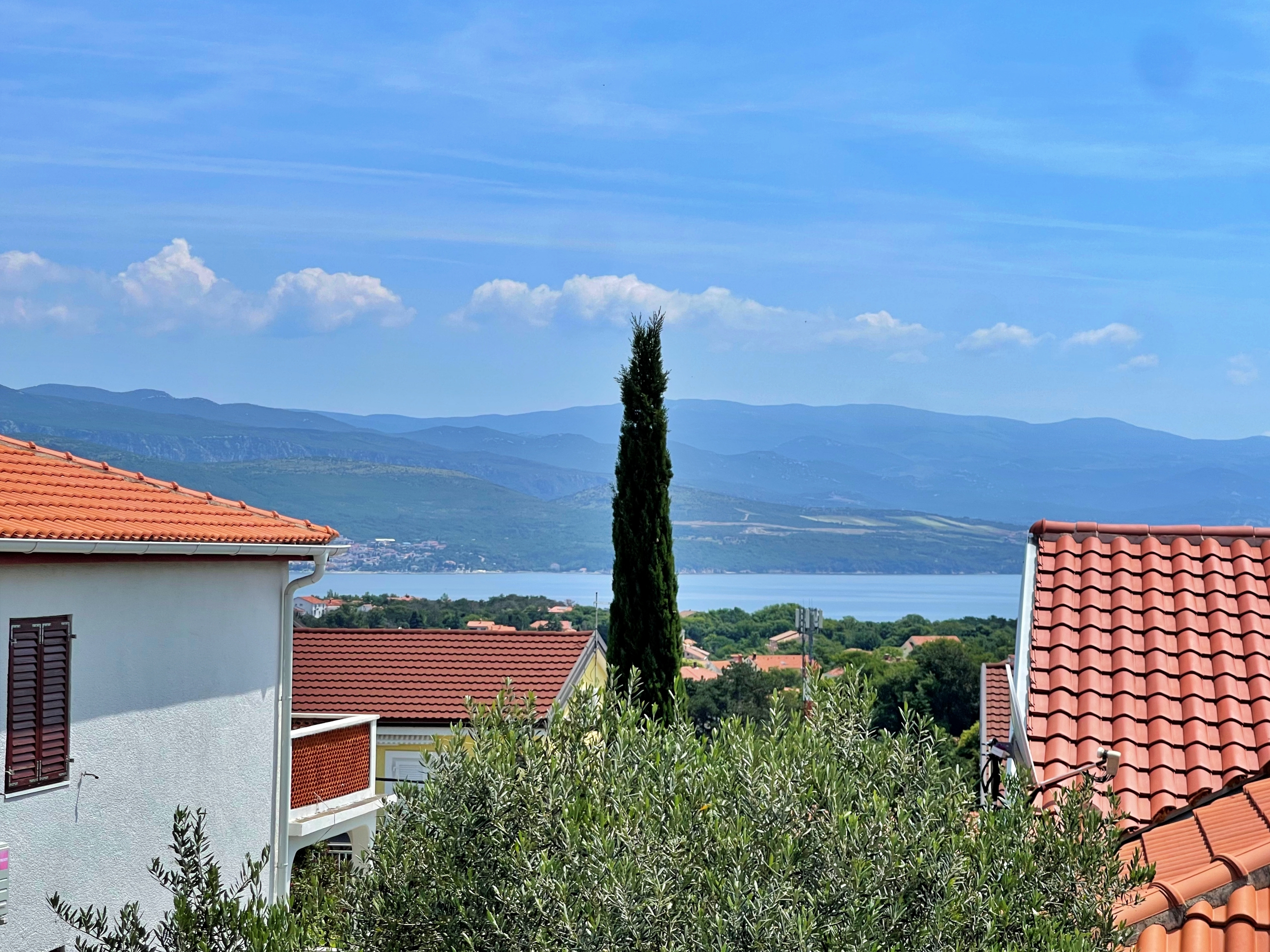 Three bedroom apartment with terrace and sea view Šilo, Krk  A-b
