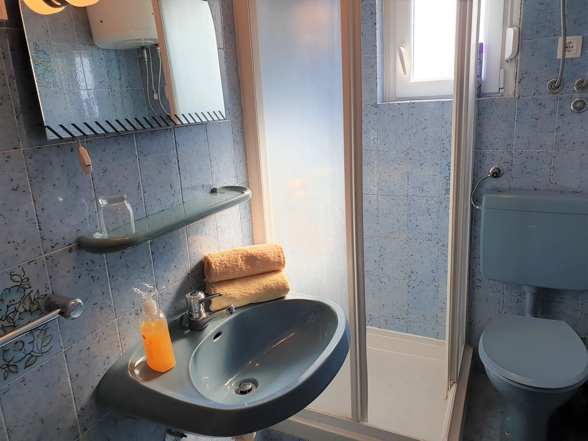 Three bedroom apartment with terrace and sea view Šilo, Krk  A-a