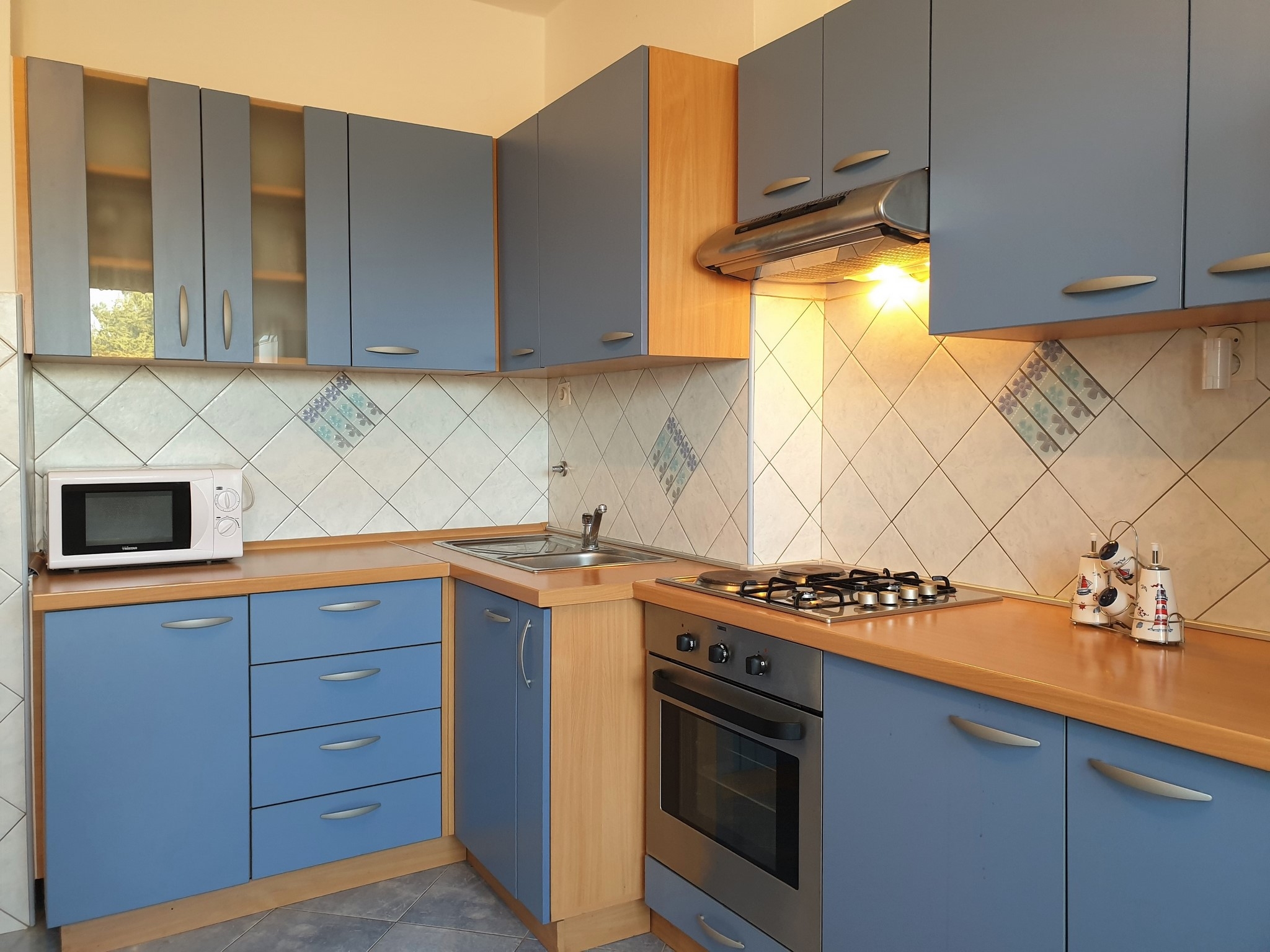 Three bedroom apartment with terrace and sea view Šilo, Krk  A-a