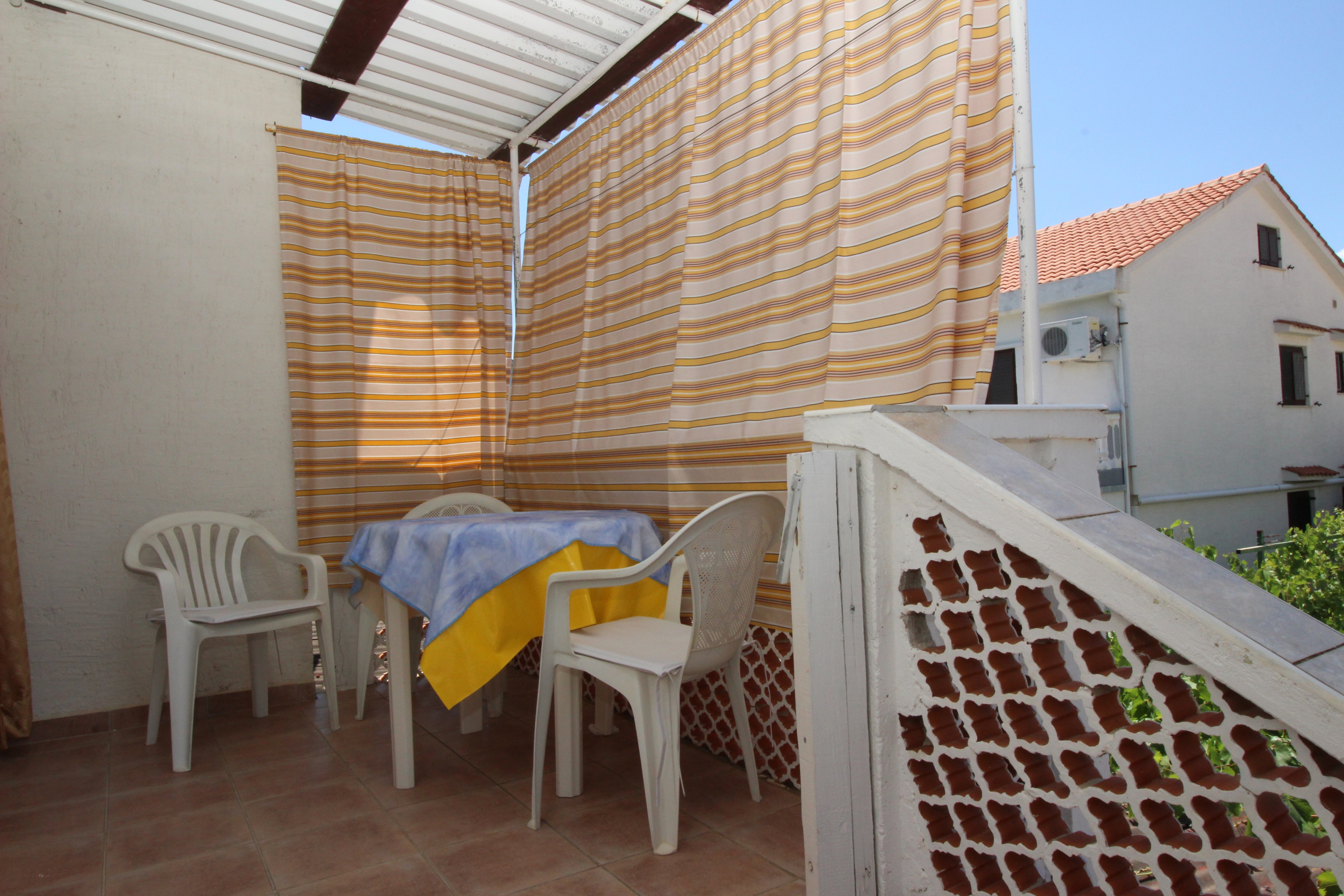 One bedroom apartment with terrace Šilo, Krk (A-18760-a)