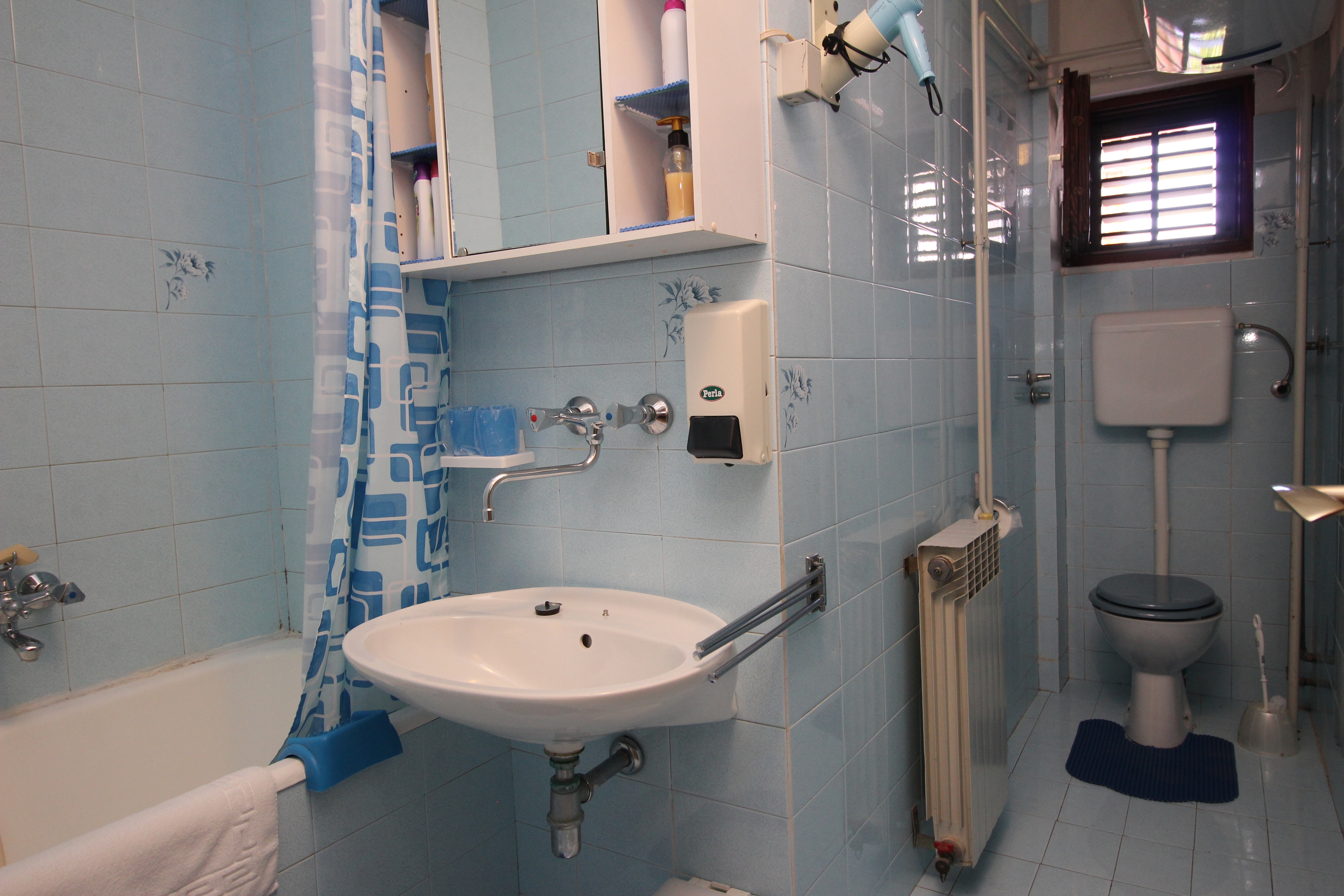 Two bedroom apartment with terrace Šilo, Krk  A-c