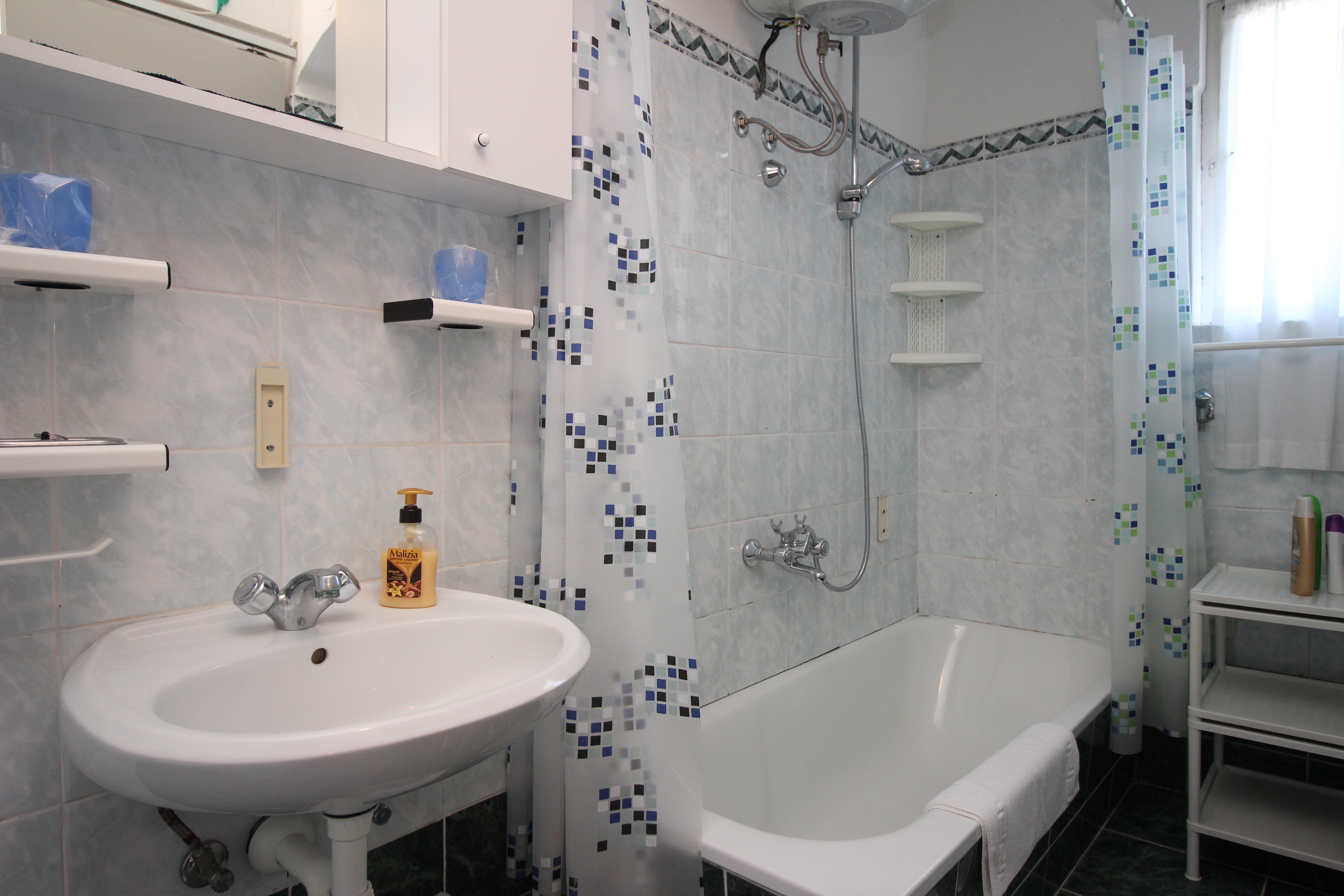 Two bedroom apartment with terrace Šilo, Krk  A-c