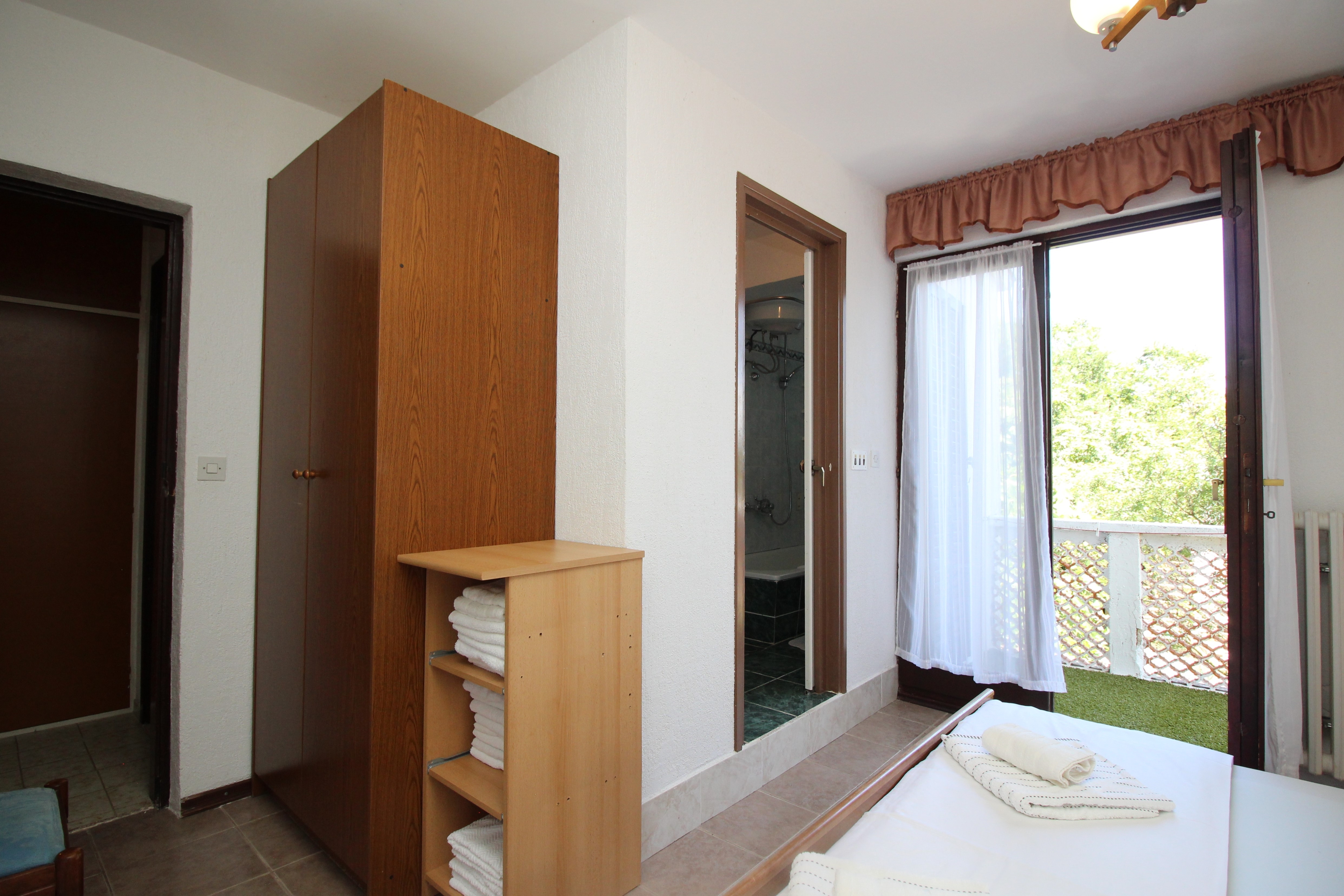 Two bedroom apartment with terrace Šilo, Krk  A-c