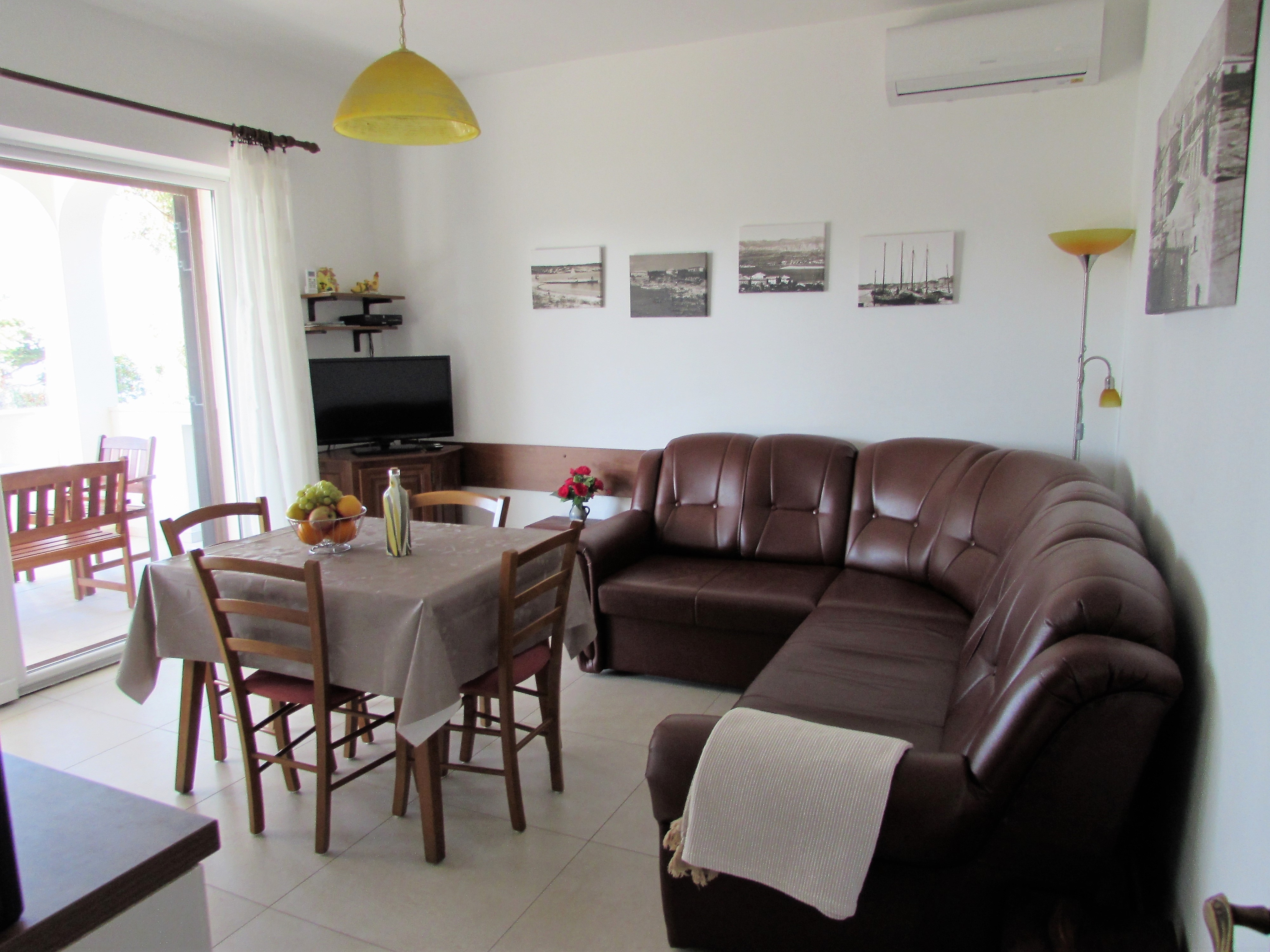 Two bedroom apartment near beach Šilo, Krk (A-18761-a) Two bedroom apartment near beach Šilo, Krk (A-18761-a)