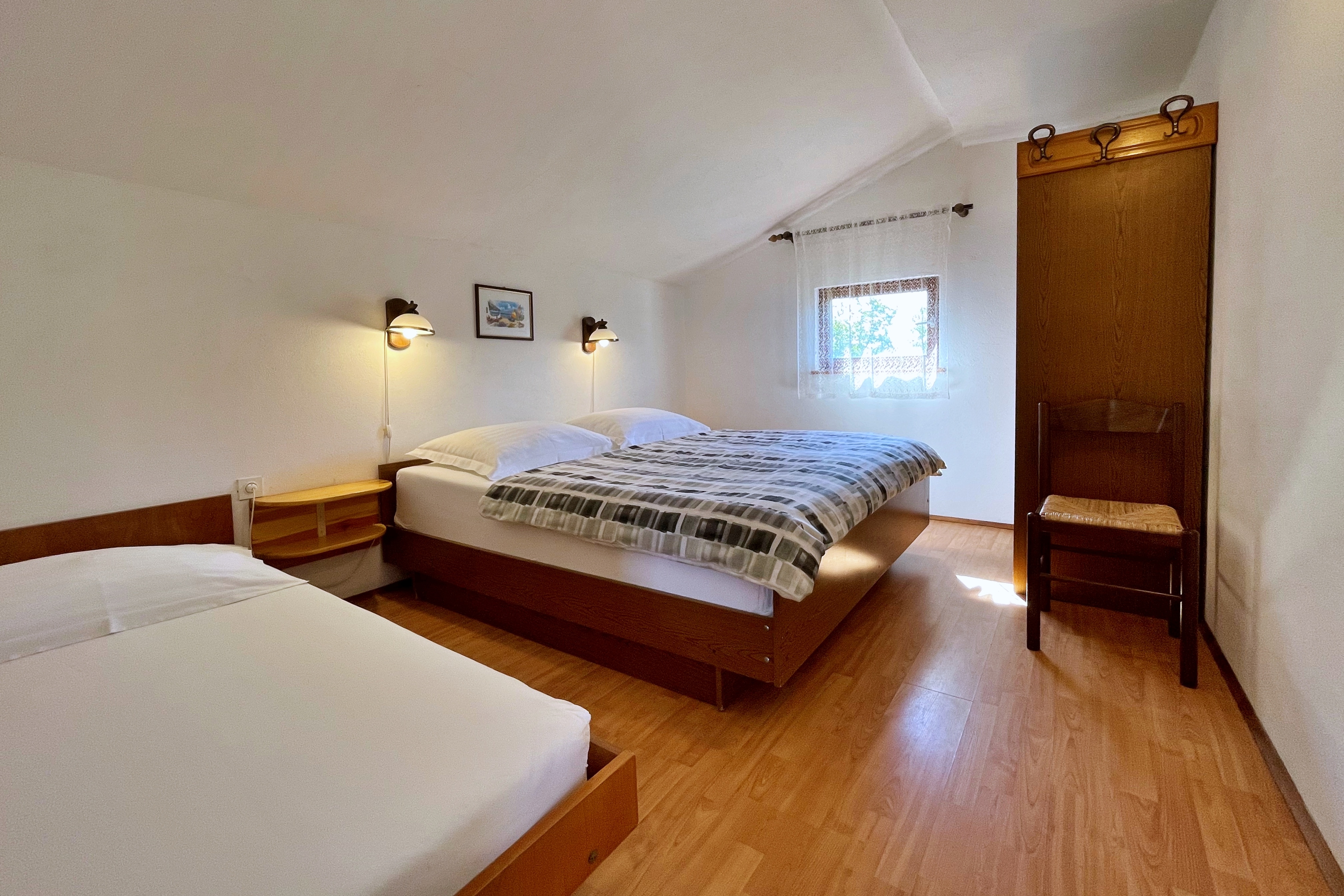 Three bedroom apartment with terrace and sea view Šilo, Krk  A-b