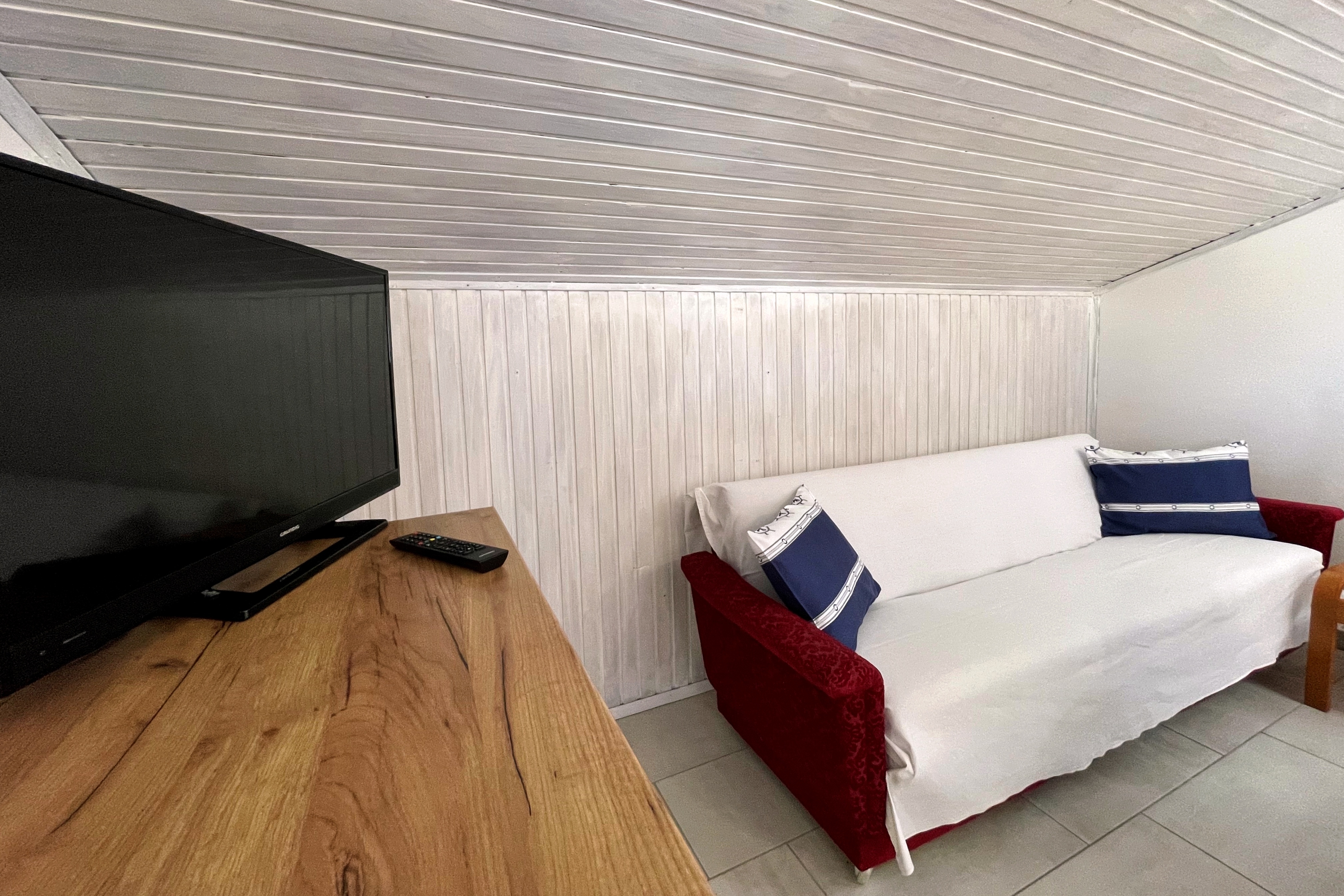 Three bedroom apartment with terrace and sea view Šilo, Krk (A-18769-b) Three bedroom apartment with terrace and sea view Šilo, Krk (A-18769-b)