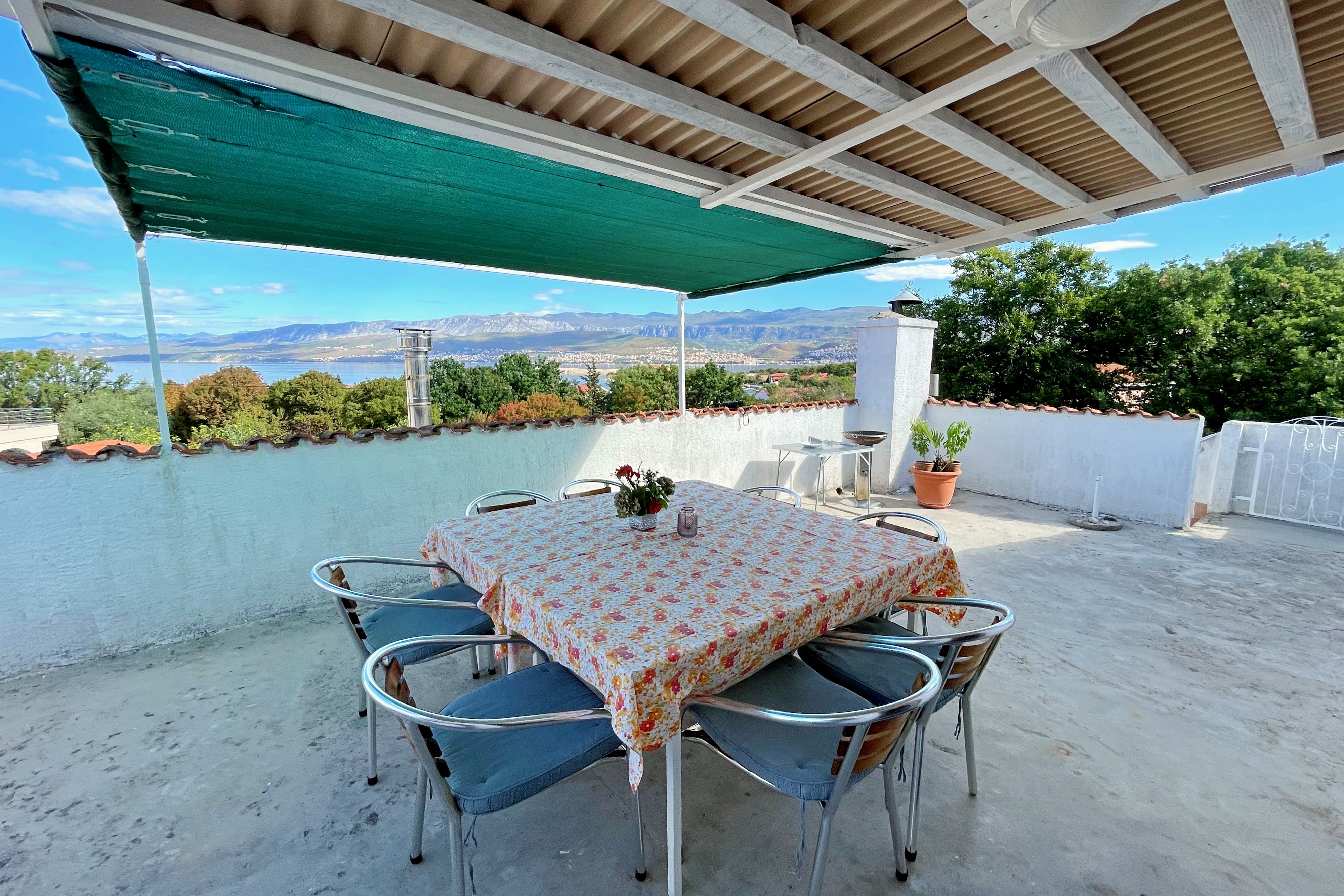 Three bedroom apartment with terrace and sea view Šilo, Krk (A-18769-b) Three bedroom apartment with terrace and sea view Šilo, Krk (A-18769-b)