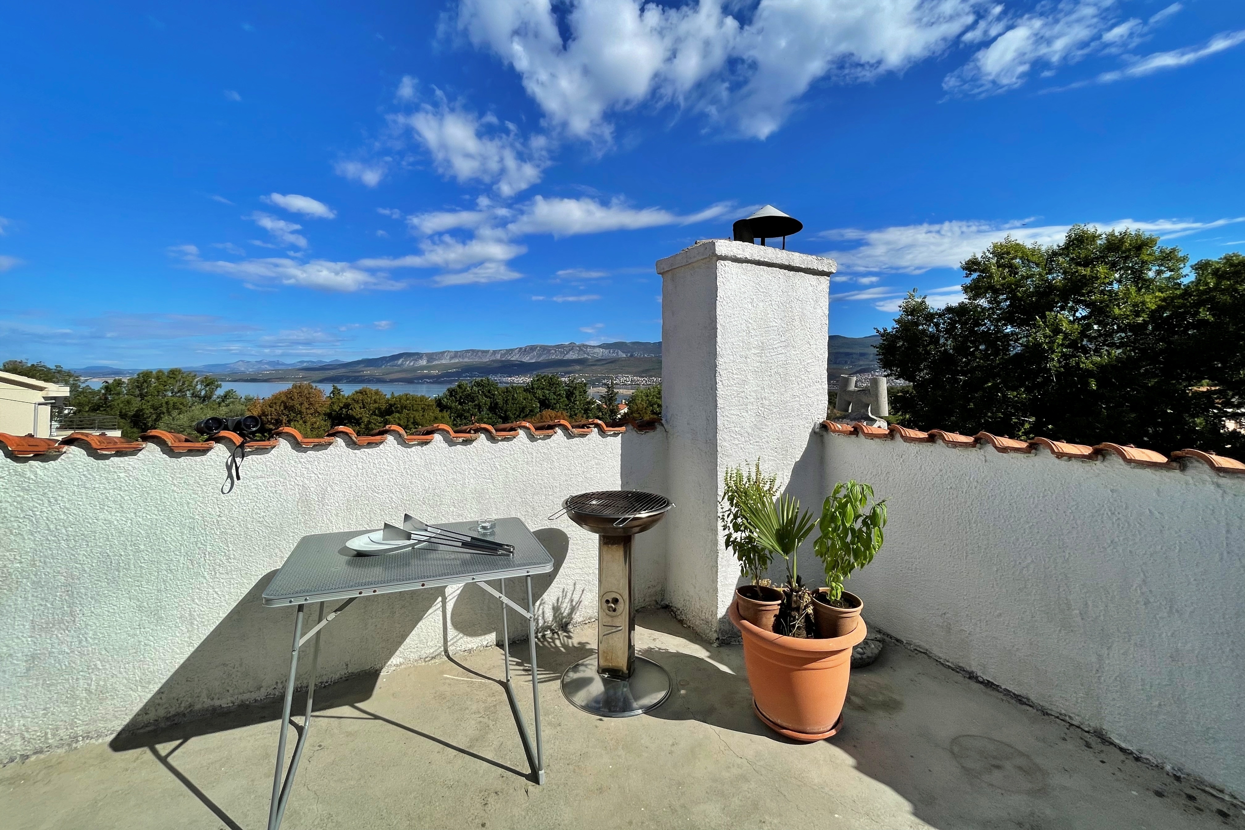 Three bedroom apartment with terrace and sea view Šilo, Krk  A-b
