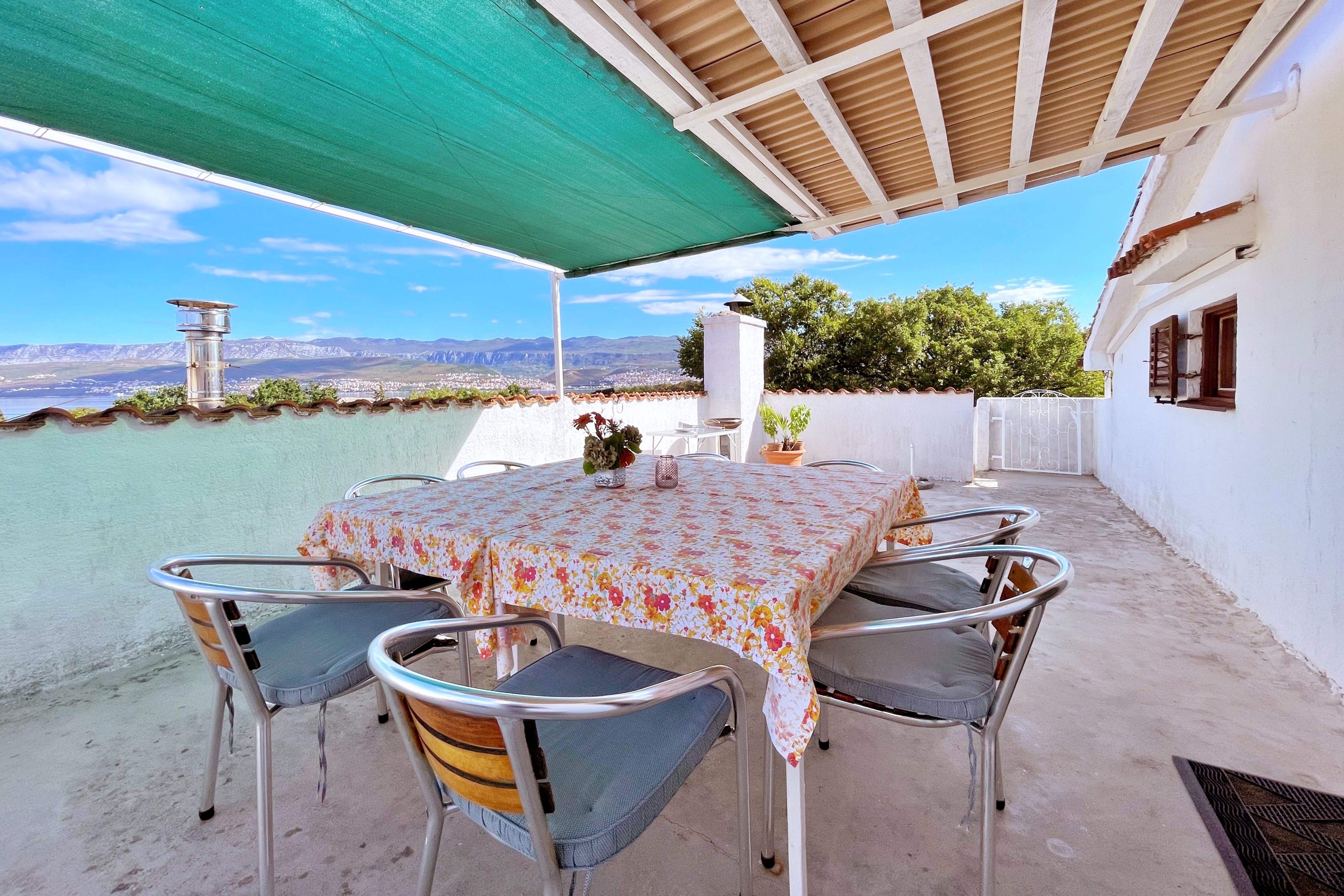 Three bedroom apartment with terrace and sea view Šilo, Krk  A-b