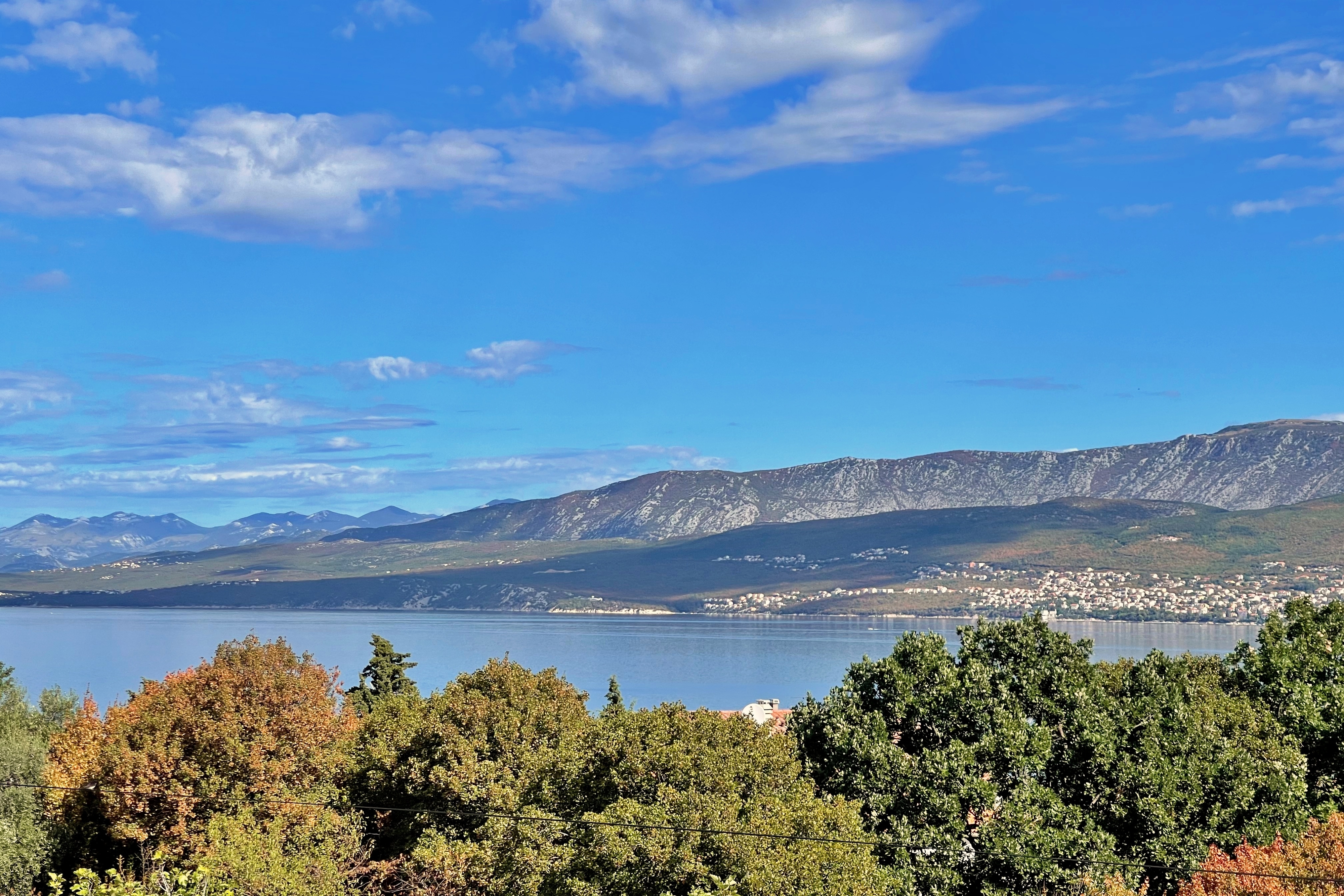 Three bedroom apartment with terrace and sea view Šilo, Krk  A-b