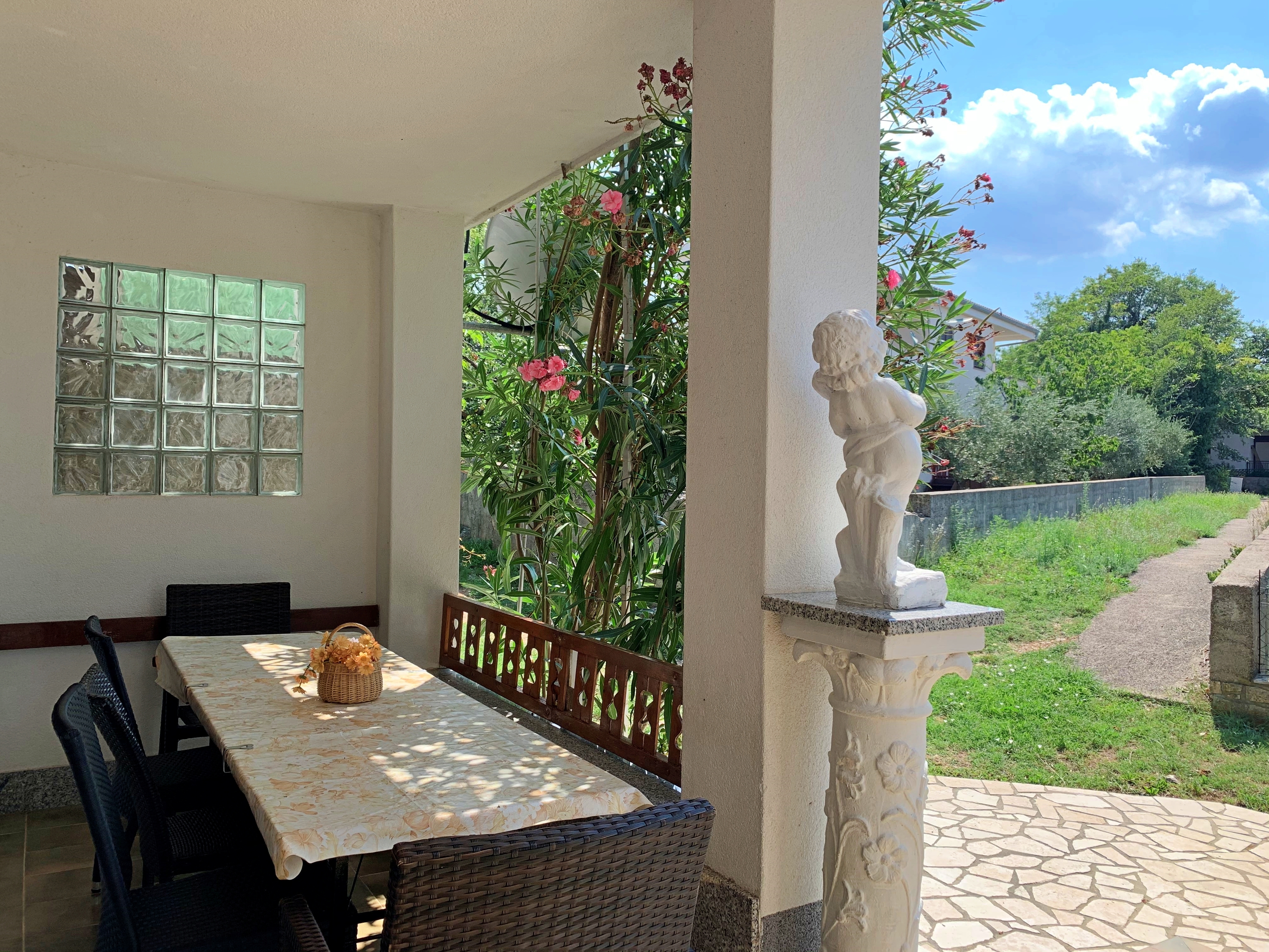 Four-bedroom apartment with terrace Šilo, Krk (A-18770-a)