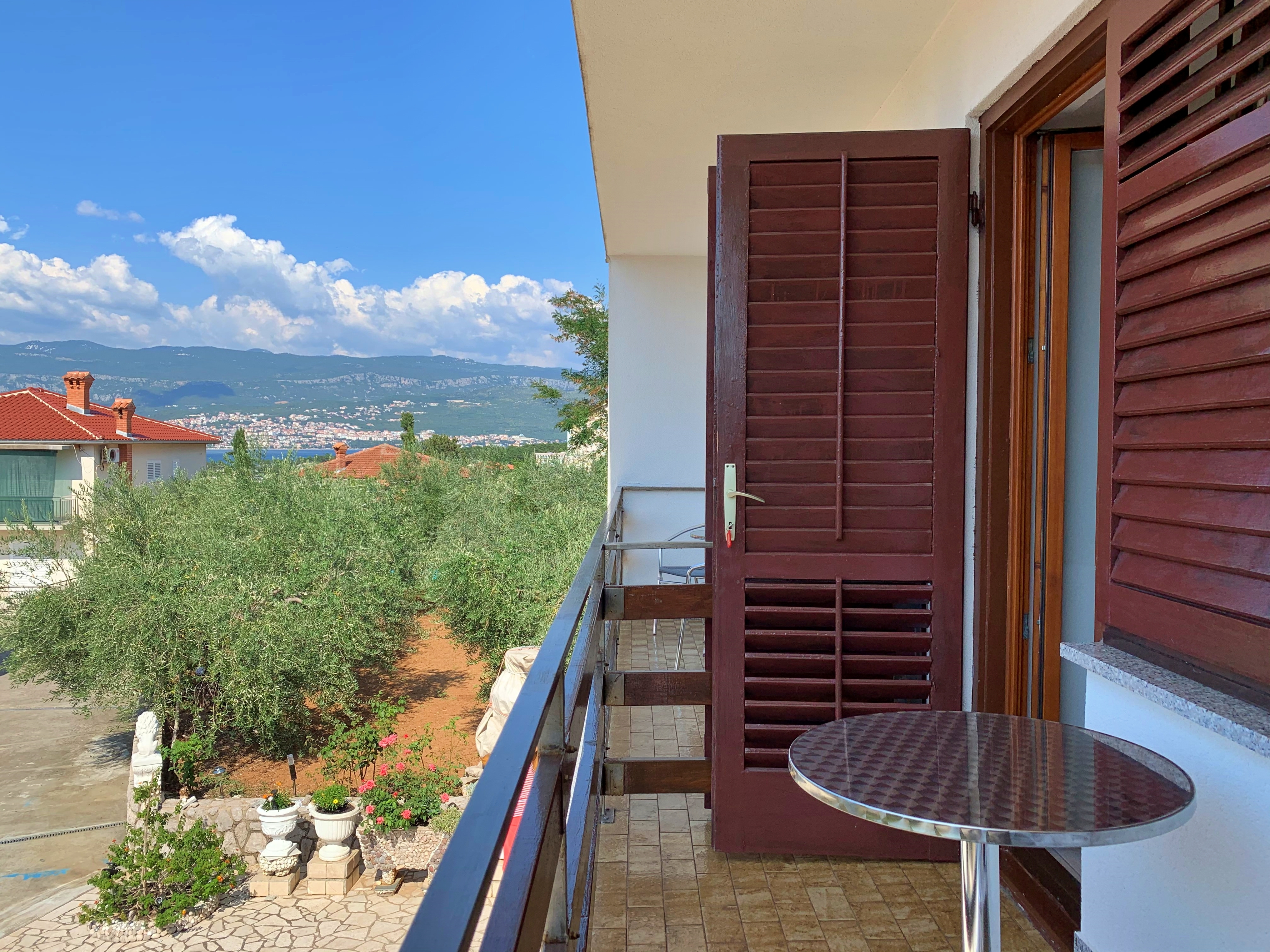 Four bedroom apartment with terrace and sea view Šilo, Krk  A-b