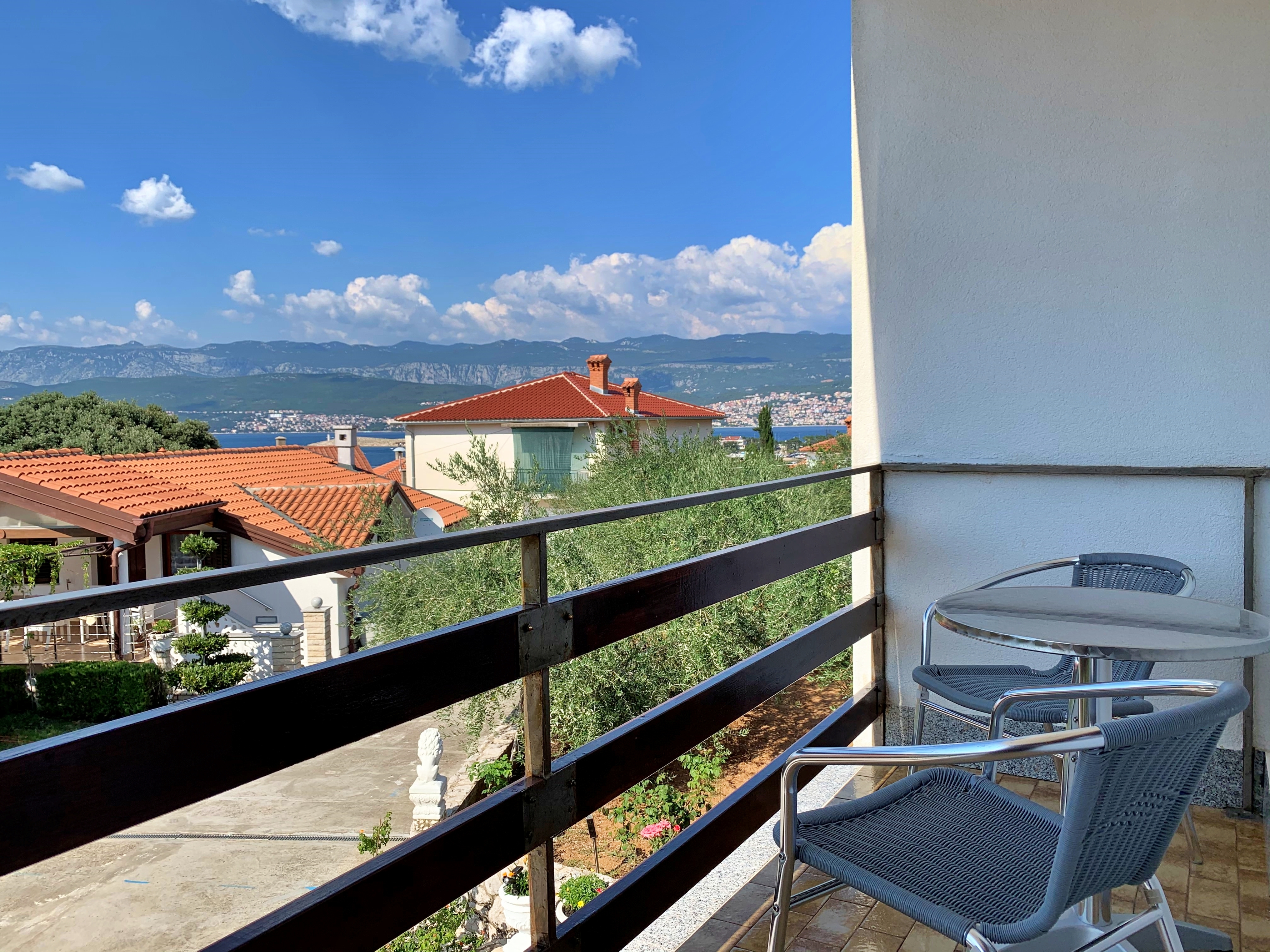 Four bedroom apartment with terrace and sea view Šilo, Krk  A-b